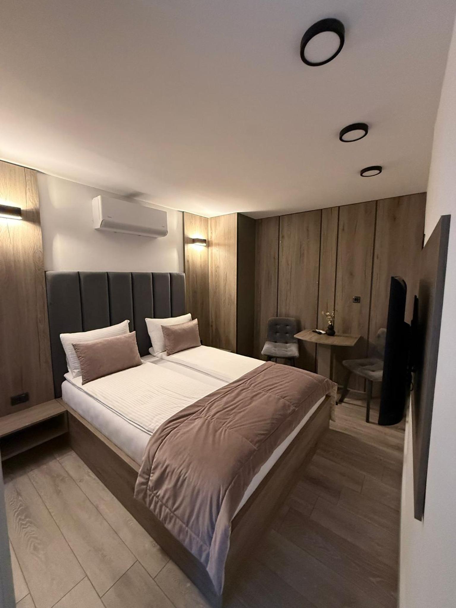 Double Room with Private Bathroom photo 1