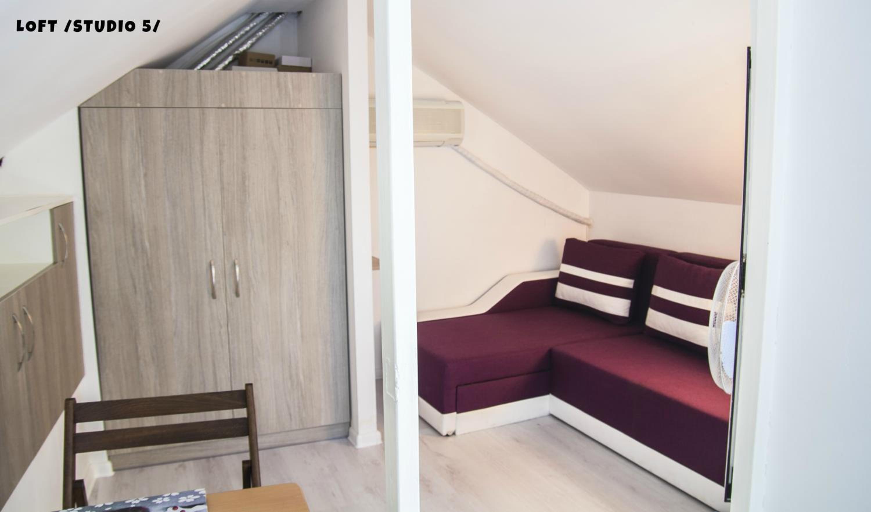 Loft with Balcony - Photo 5