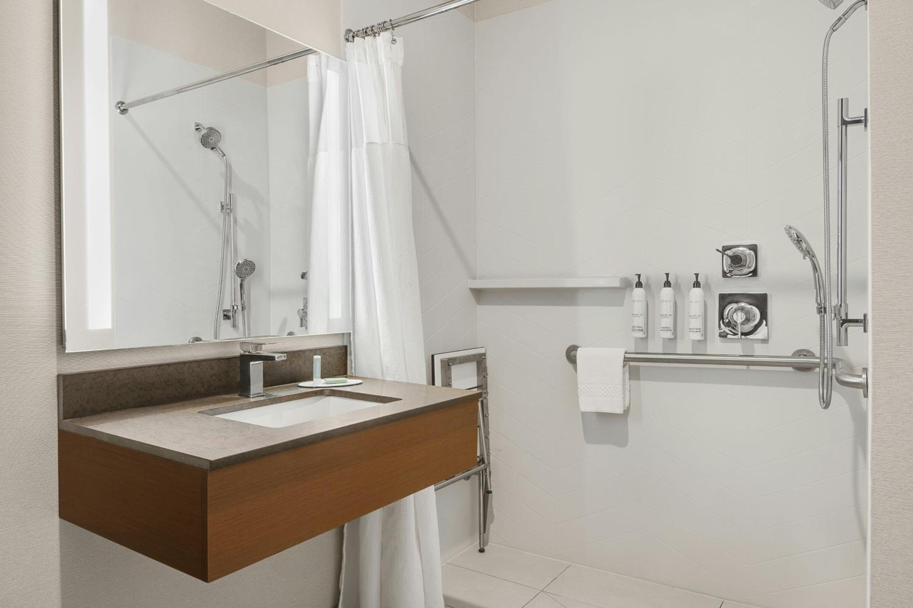 King Room with Roll-in Shower - Mobility and Hearing Accessible - Photo 5