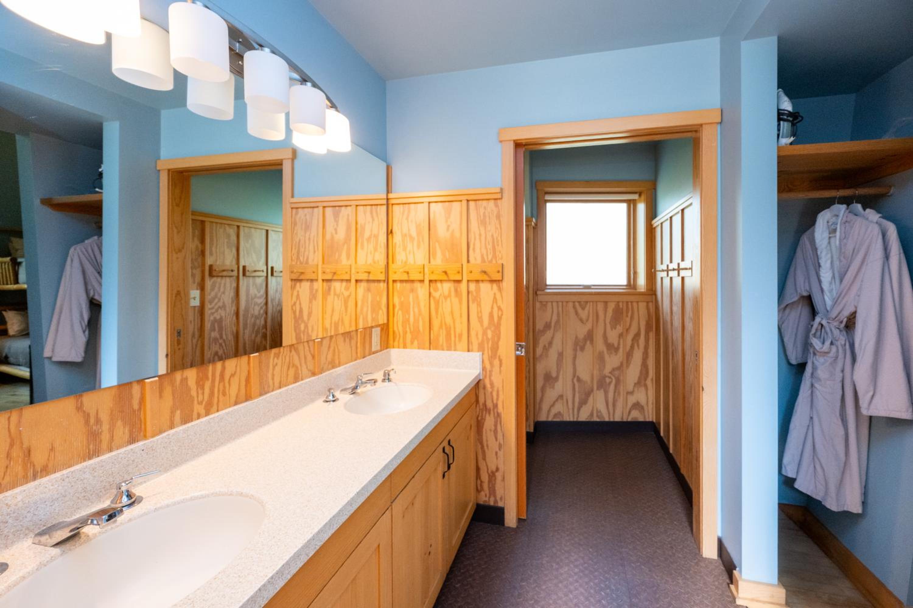 King Cabin