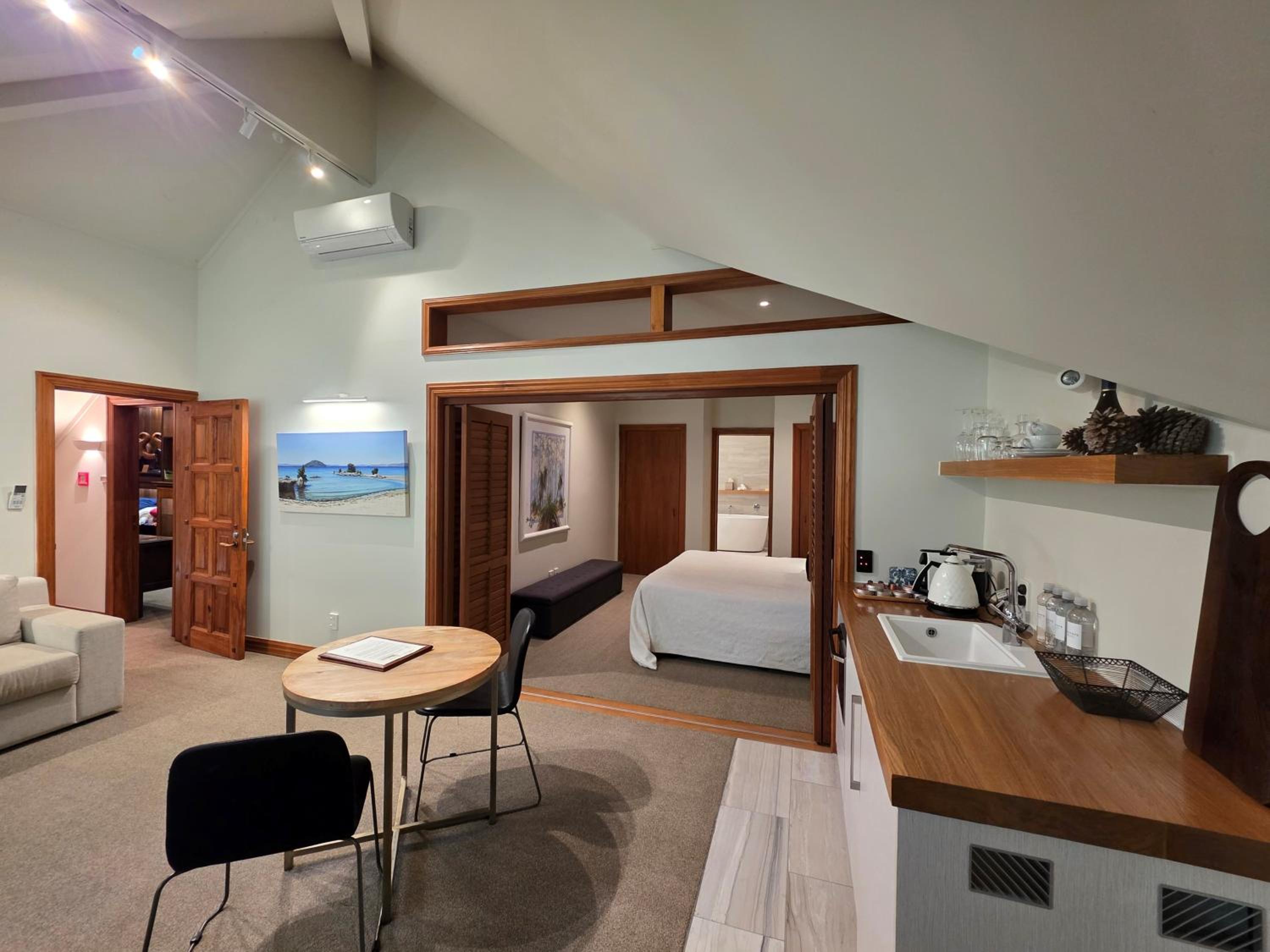 One-Bedroom Suite photo 1