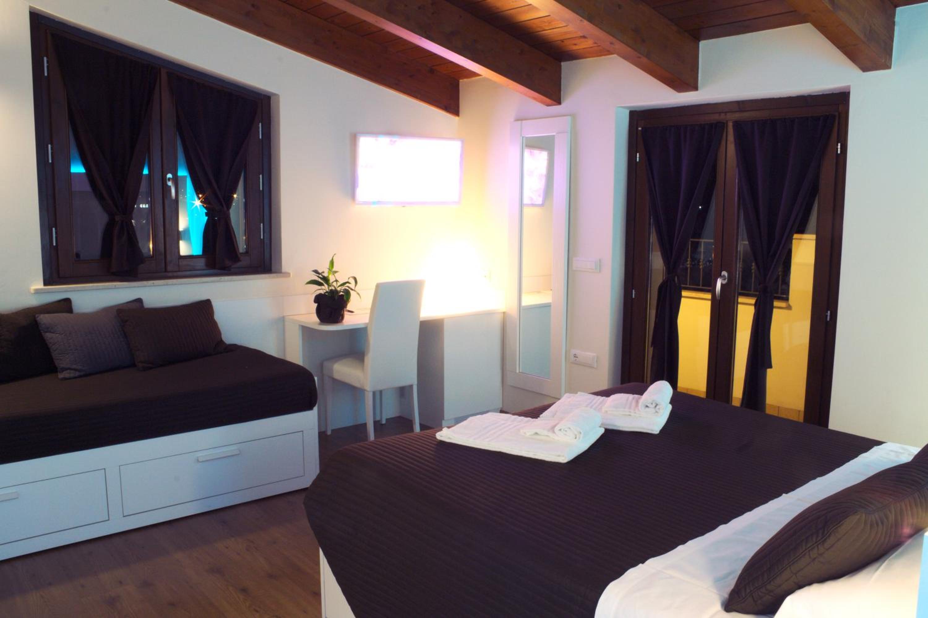 Zweibett- oder Doppelzimmer mit Balkon