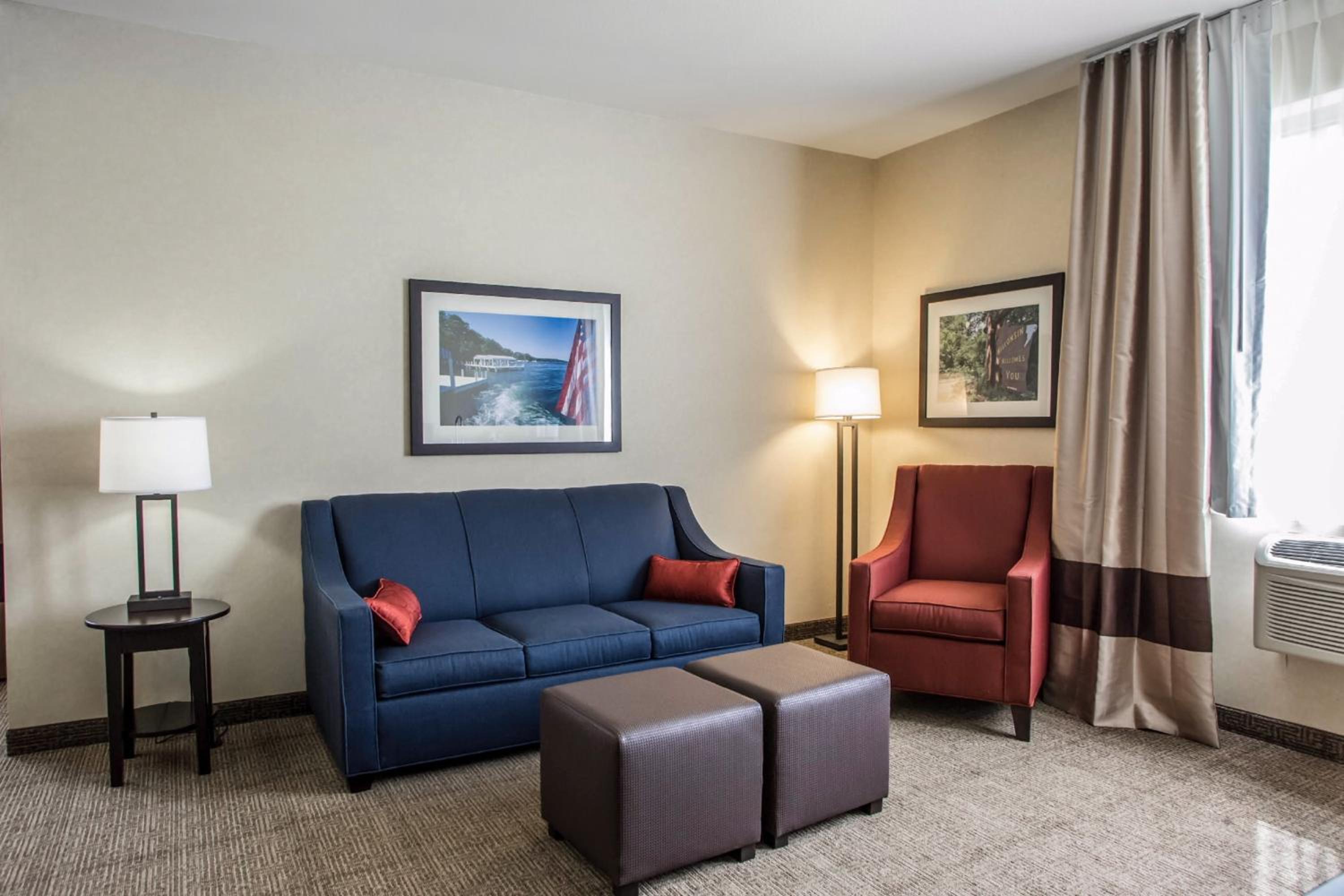 King Suite with Sofa Bed - Non-Smoking - Photo 6