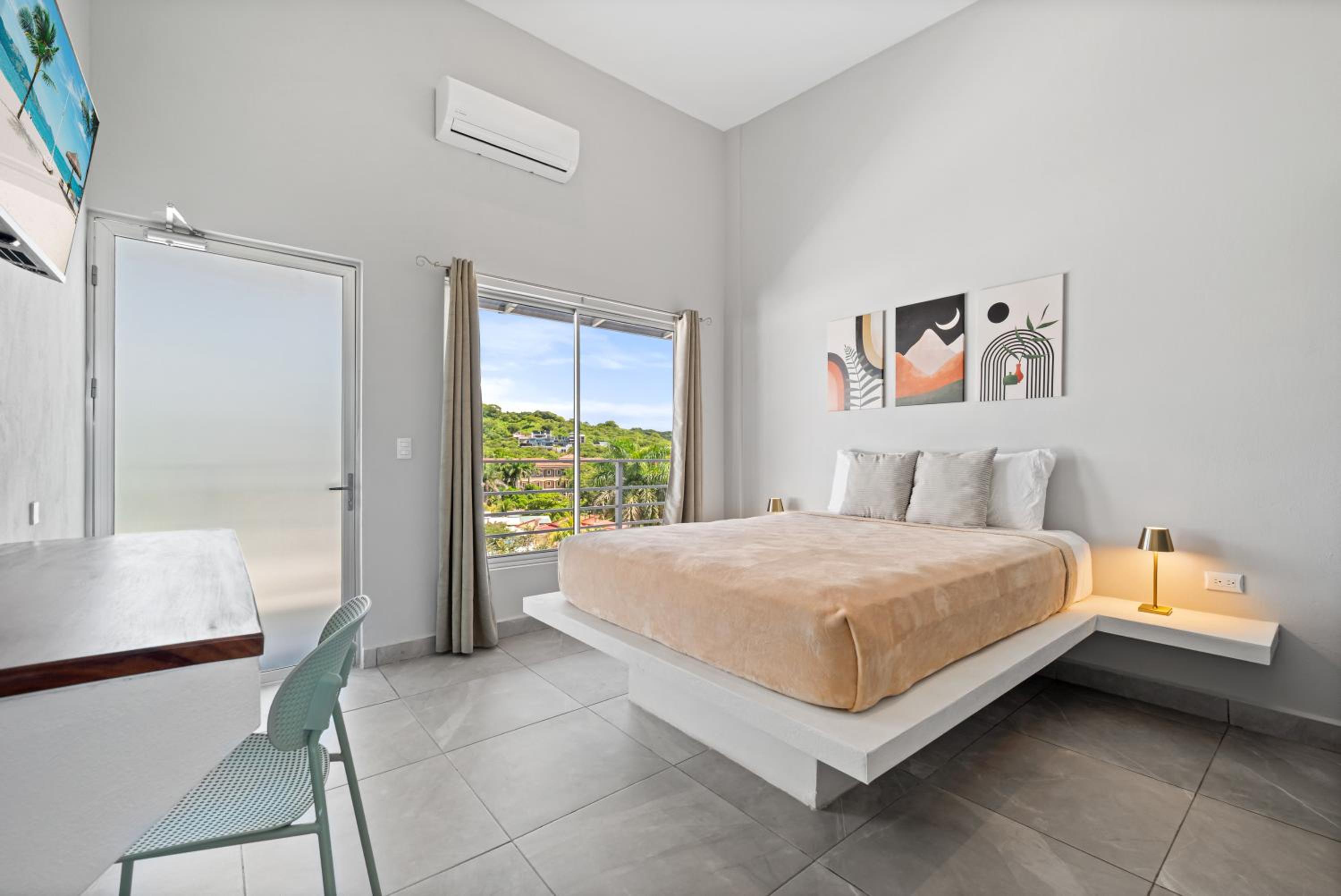 Deluxe Queen Room