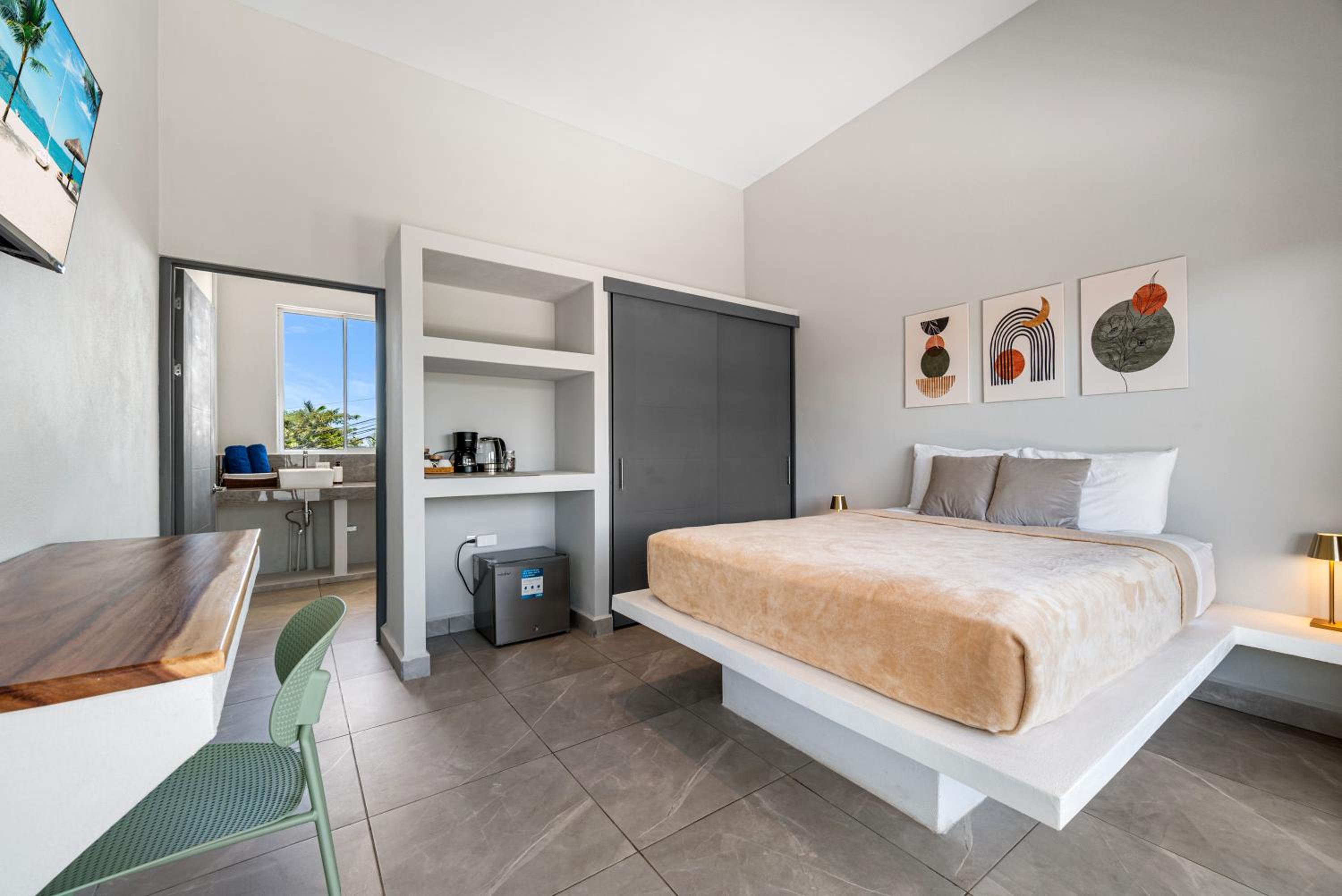 Deluxe Queen Room