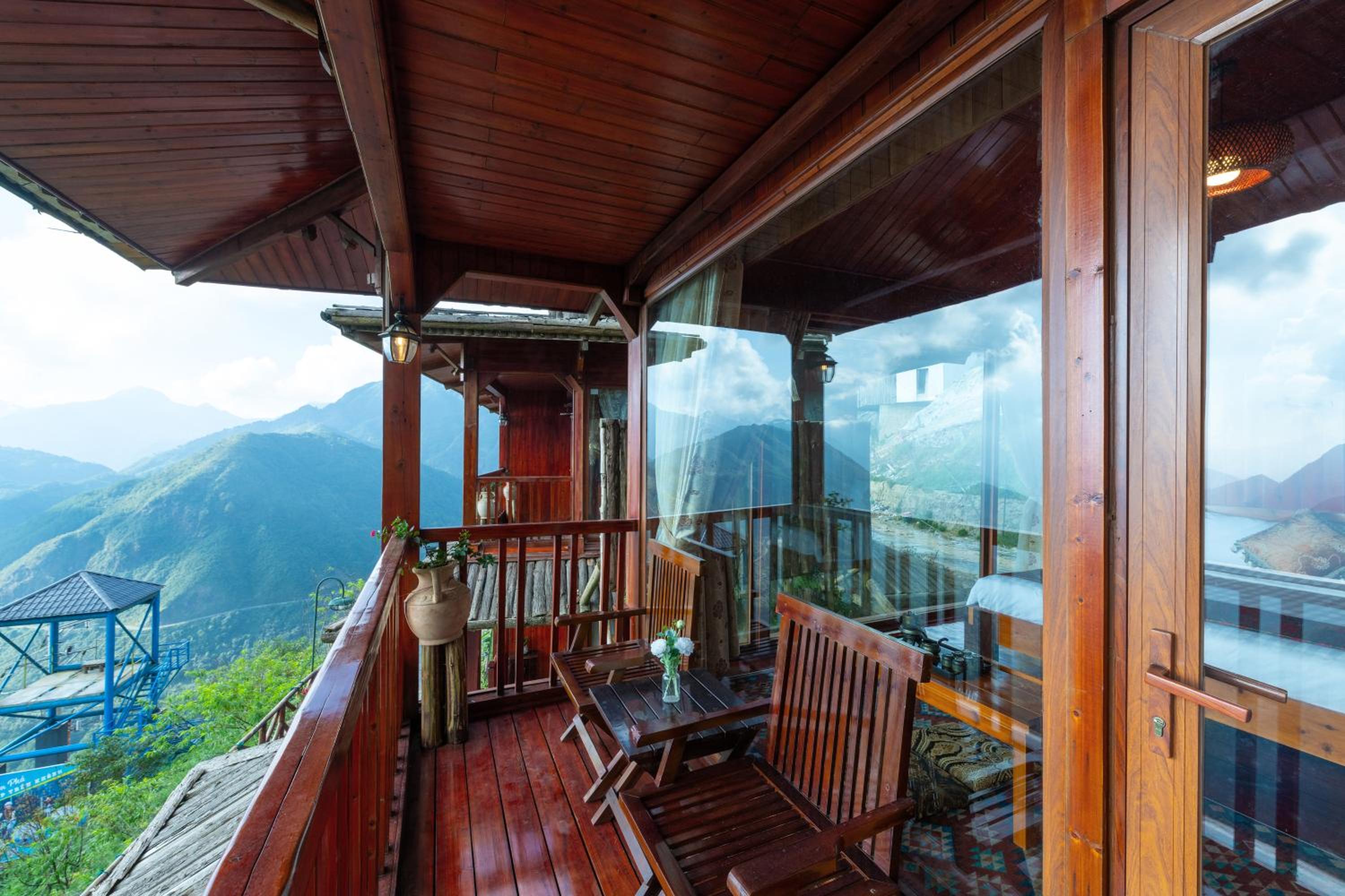 Bungalow with Garden View - Photo 7
