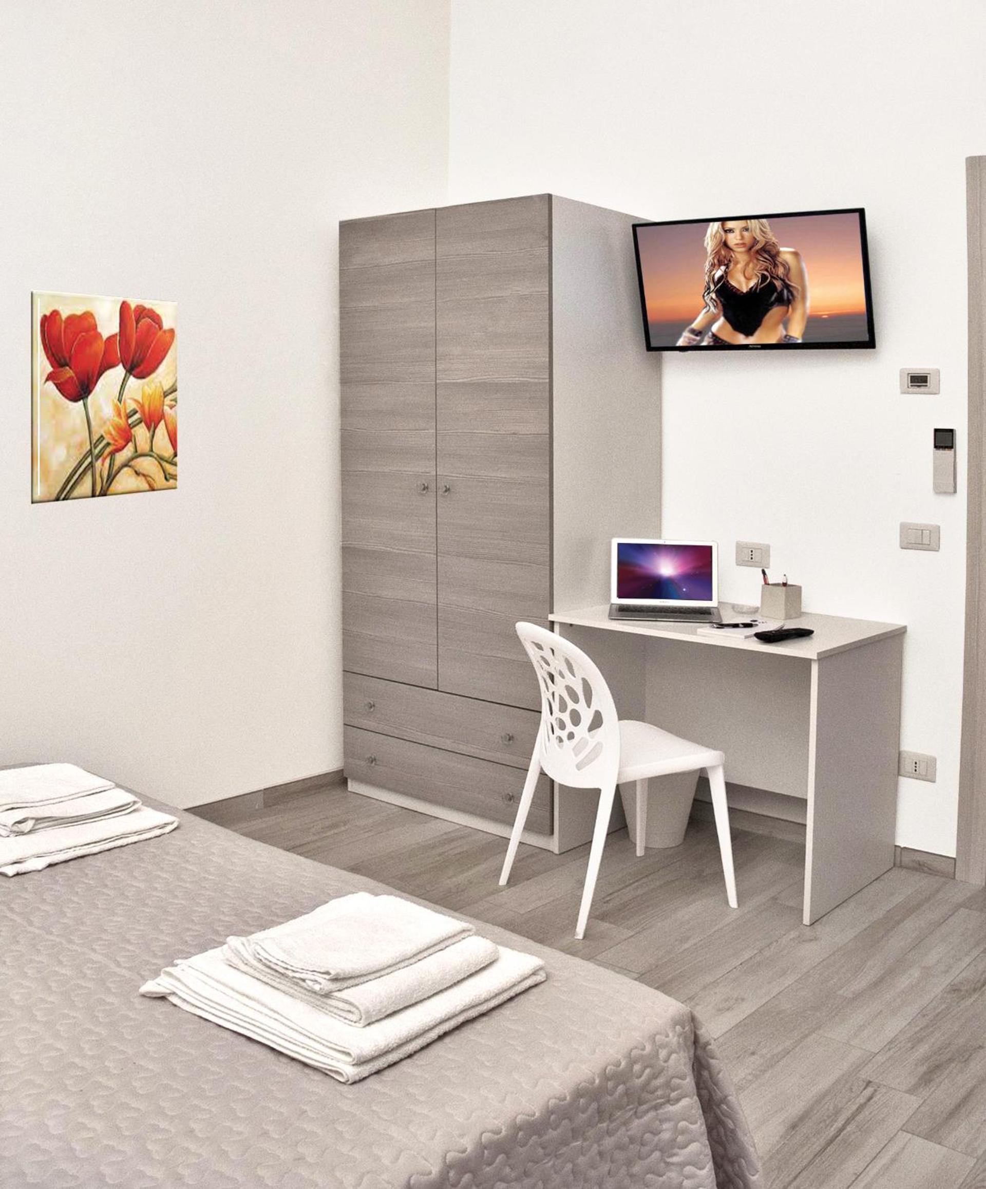 Double Room with Private Bathroom - Photo 1