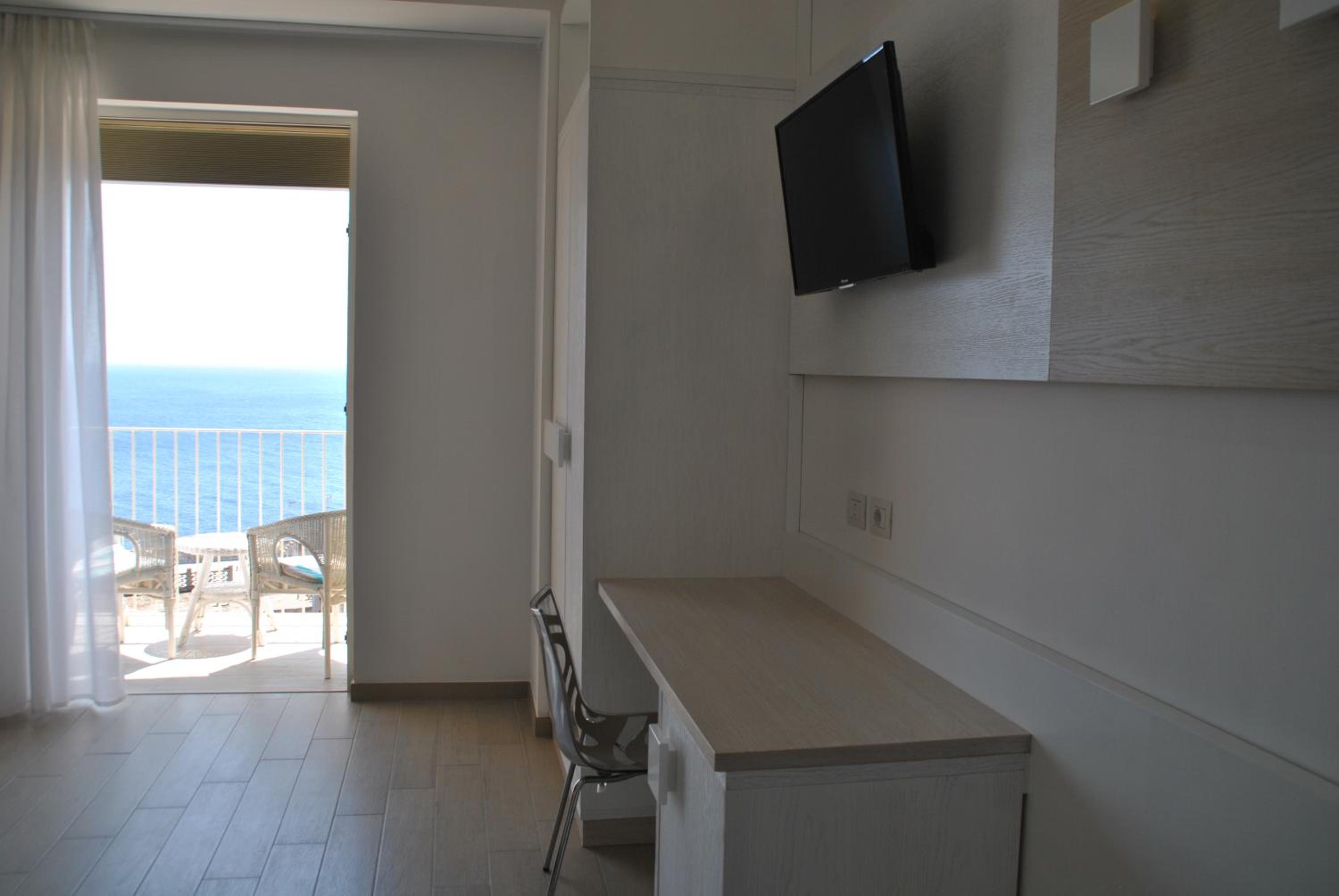 Double Room with Balcony and Sea View