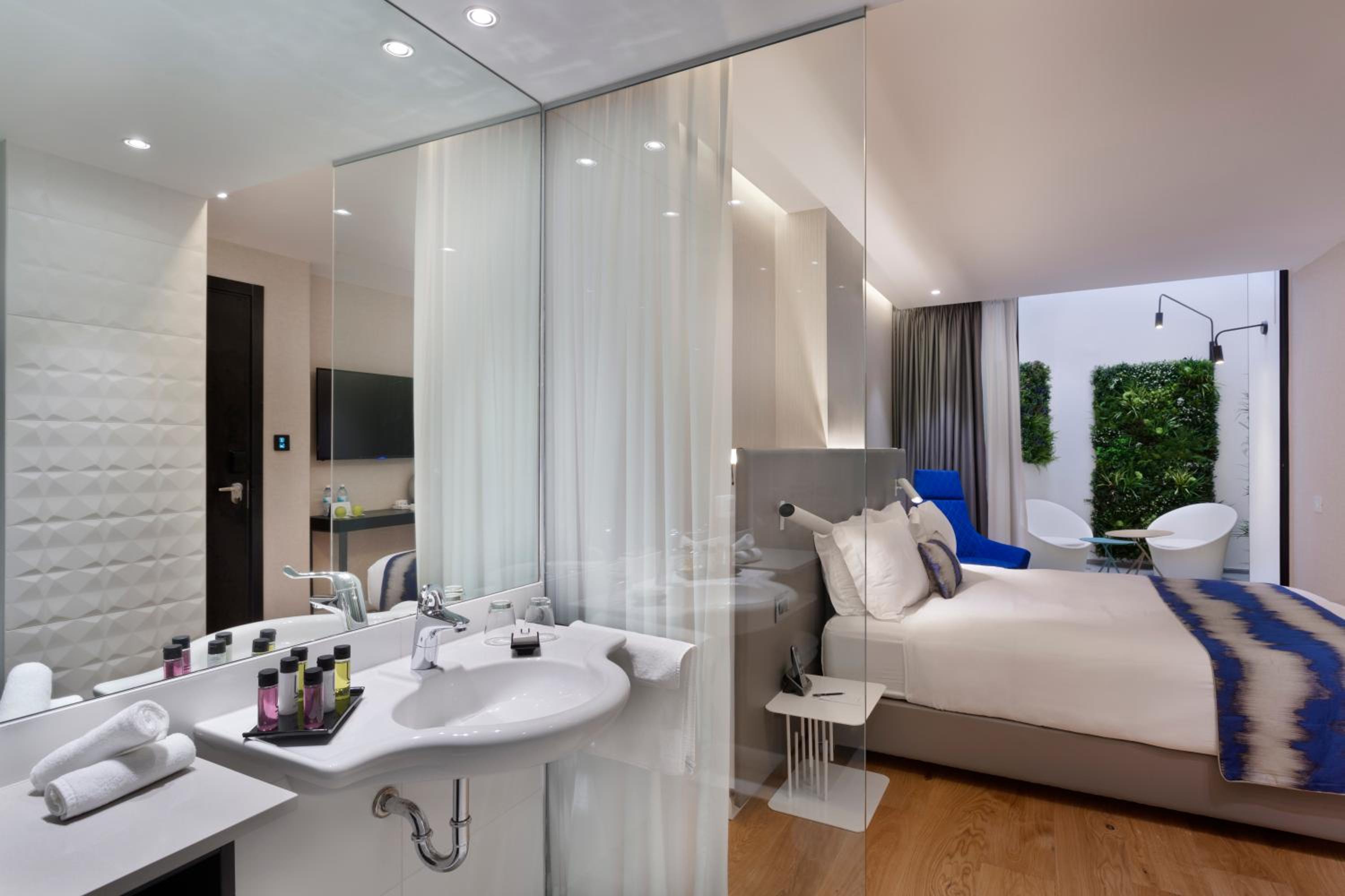 Deluxe Double Room with Patio photo 1