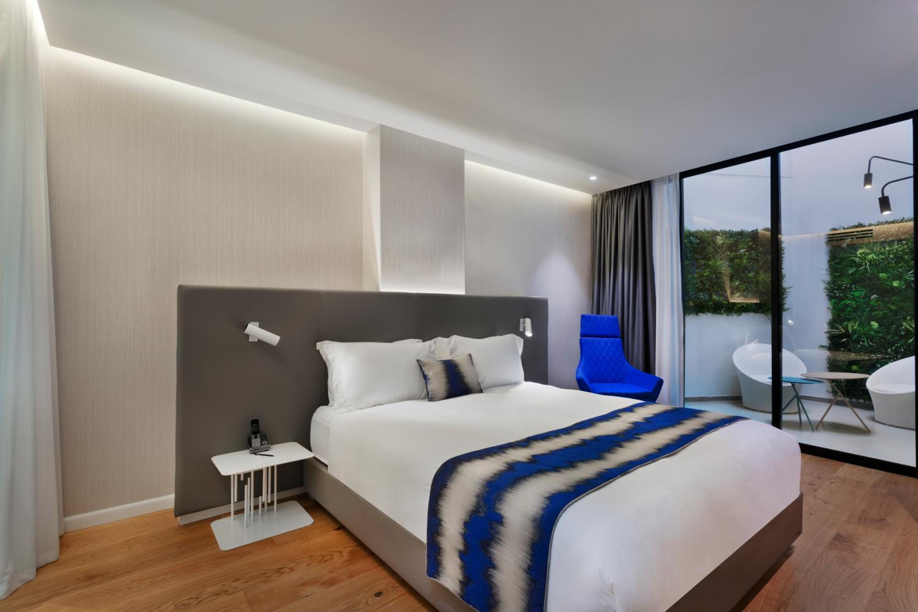 Deluxe Double Room with Patio photo 3