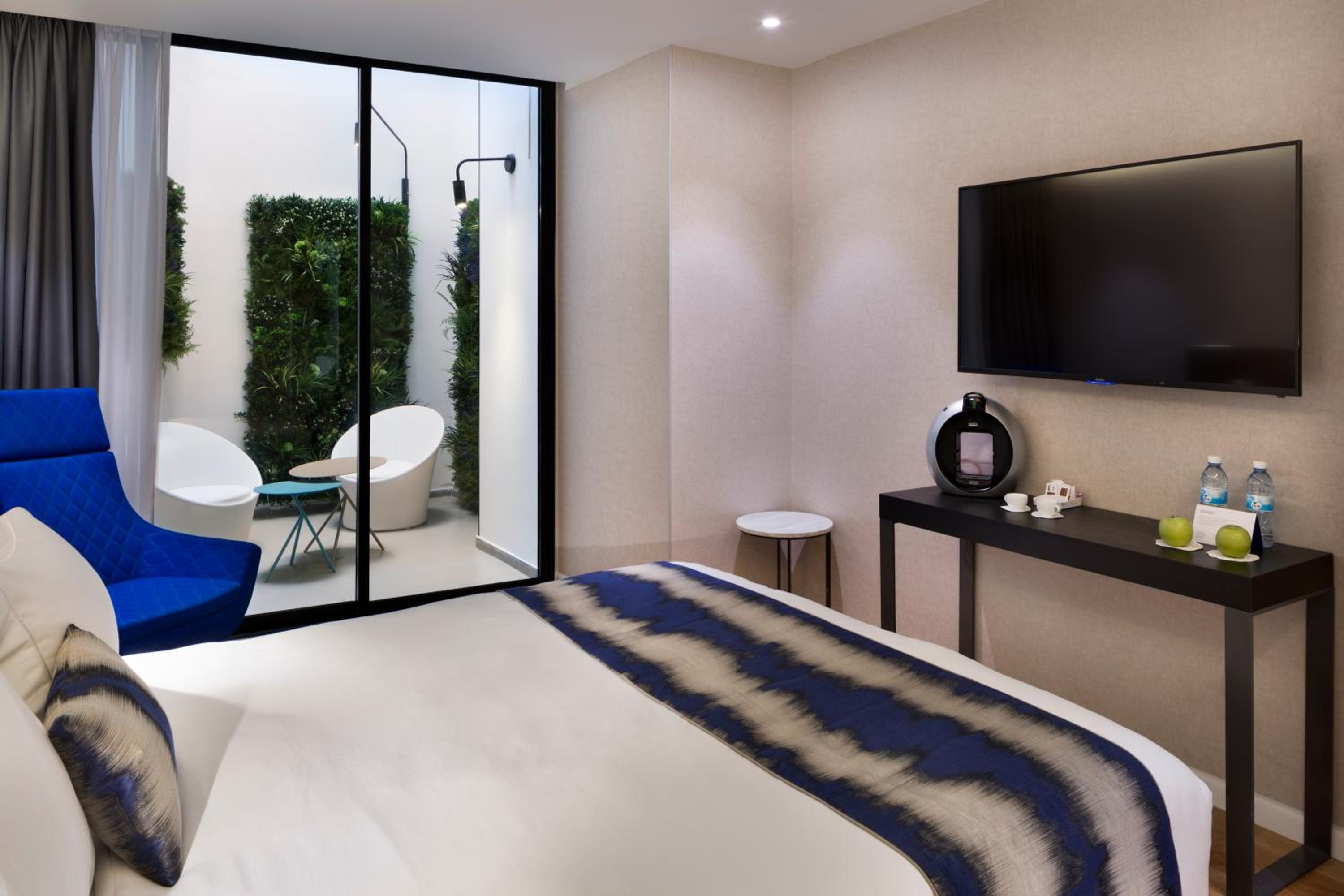 Deluxe Double Room with Patio photo 2