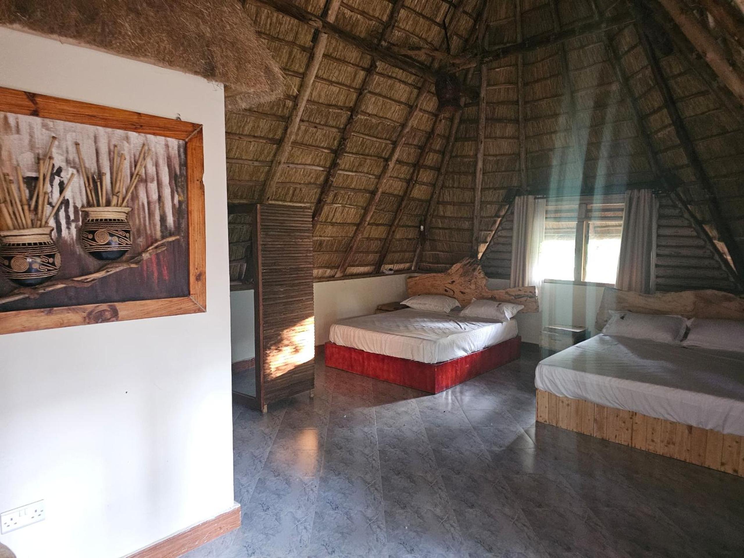 Deluxe Double Room (2 Adults + 1 Child) photo 1