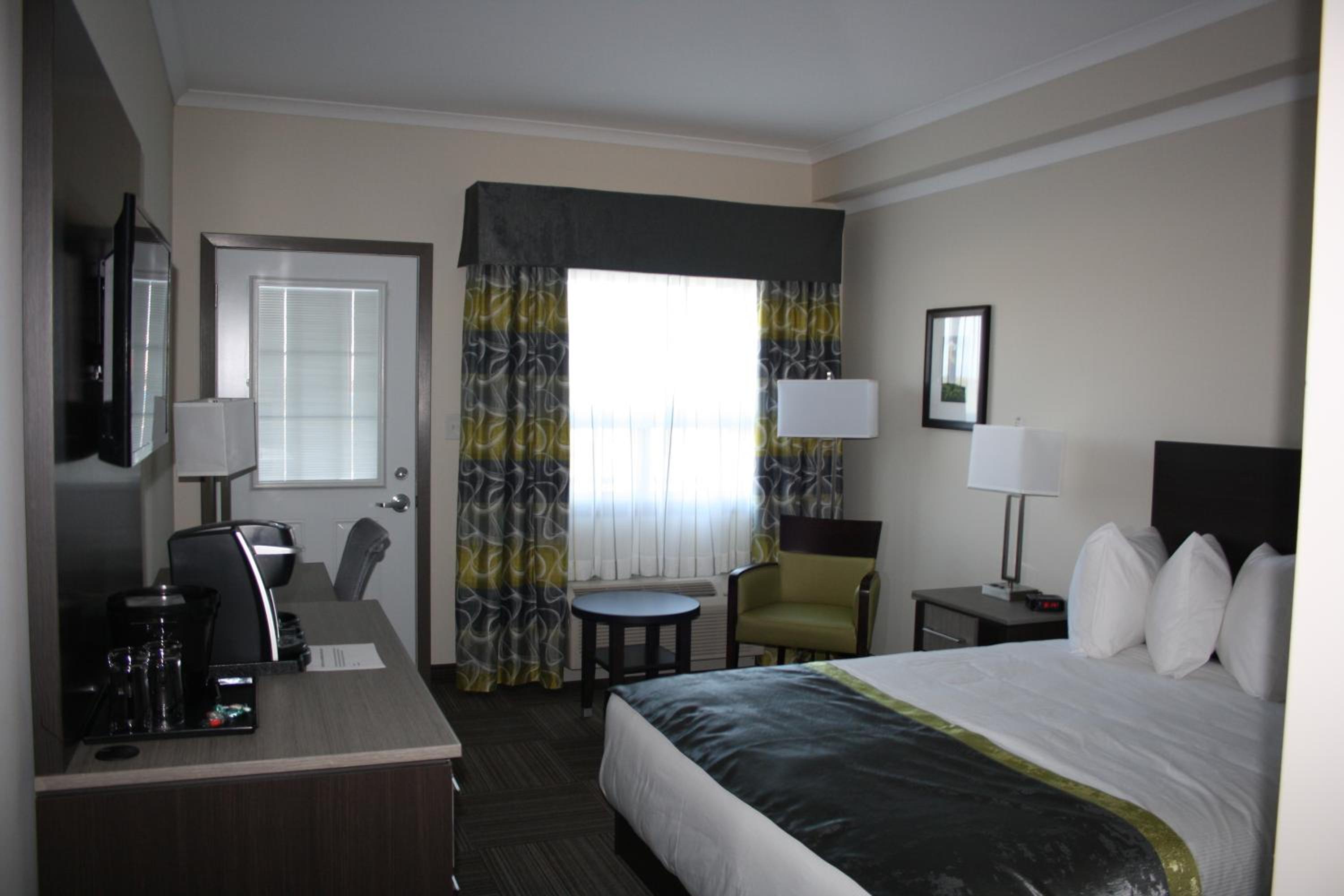 Queen Room with shower