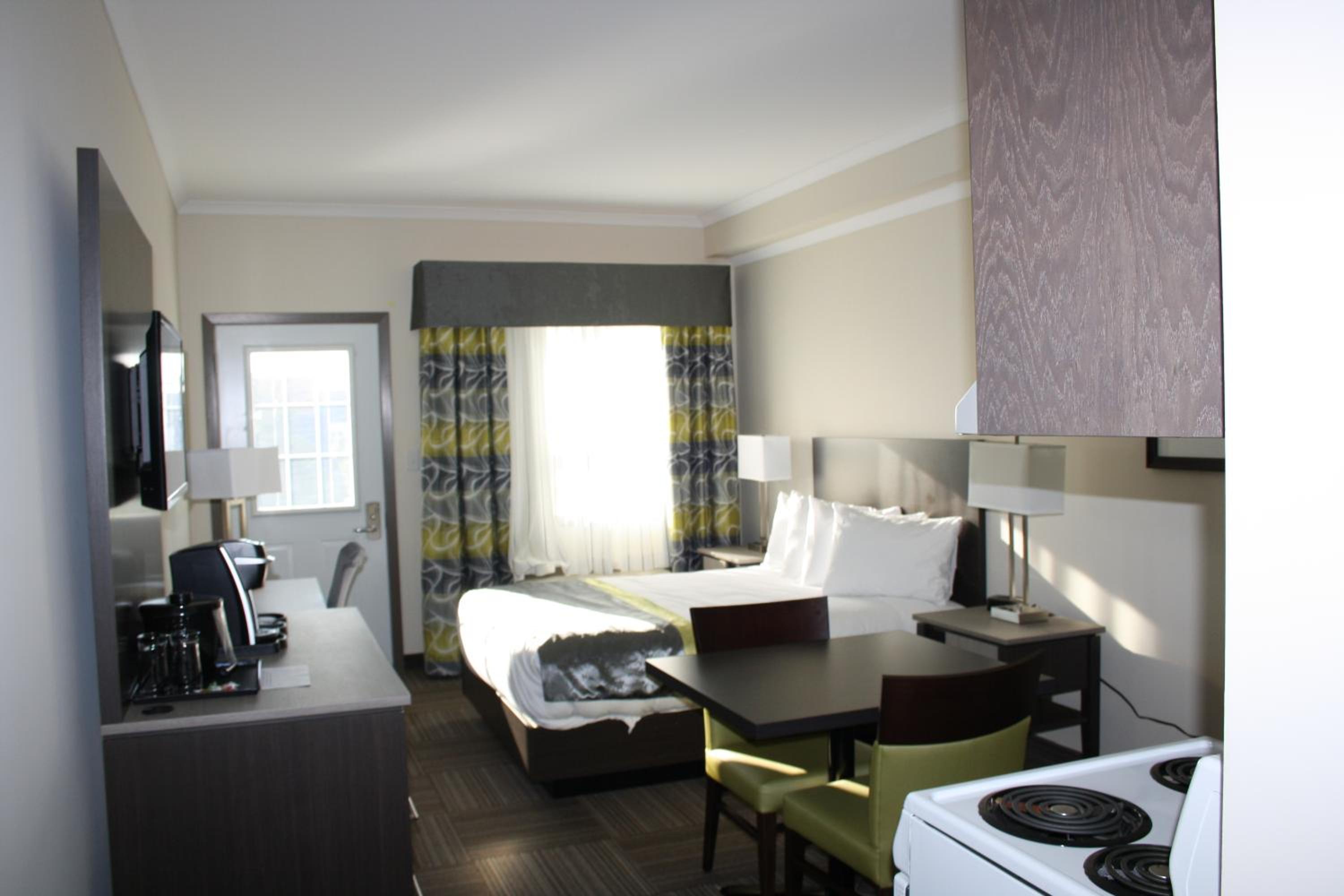 Queen Room with Kitchen