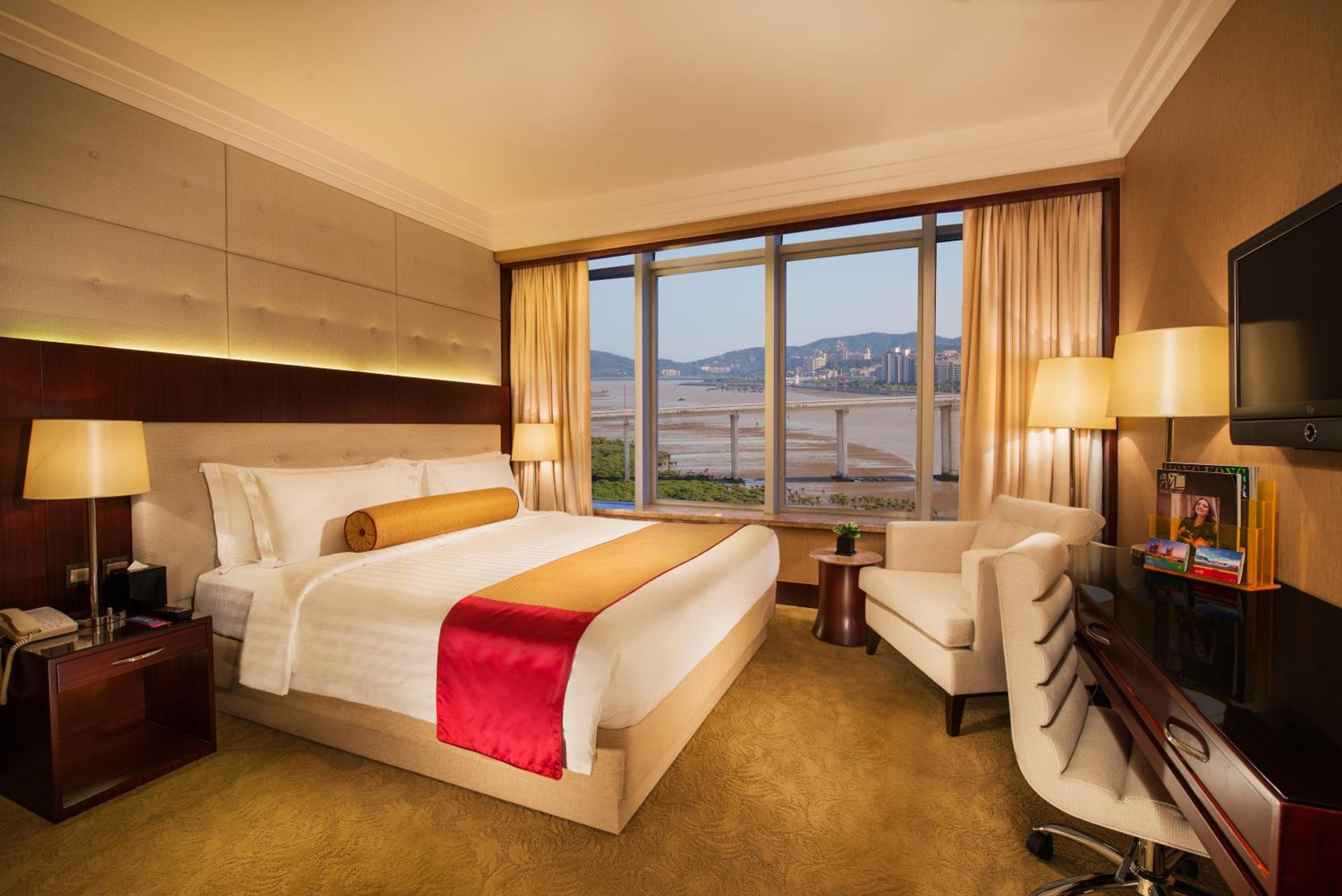 Broadway King Room with River View - Photo 6