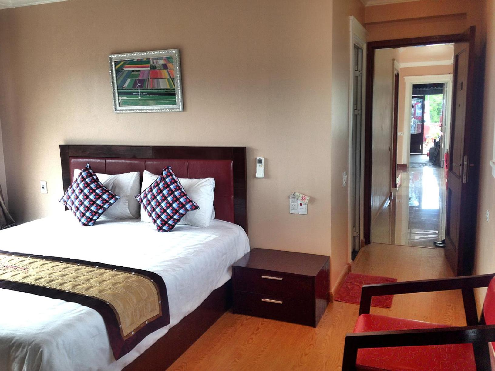 King Room with Mountain View photo 2
