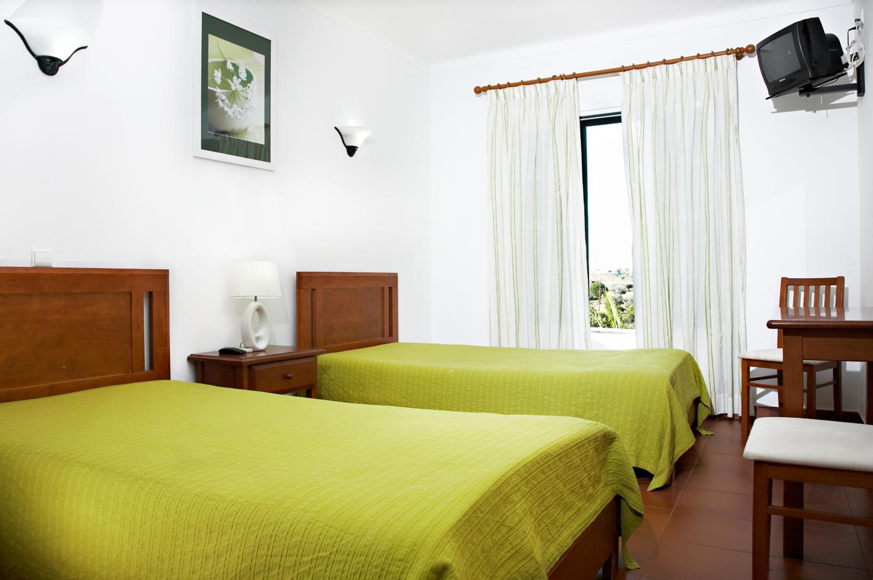 Twin Room with Balcony - Photo 14