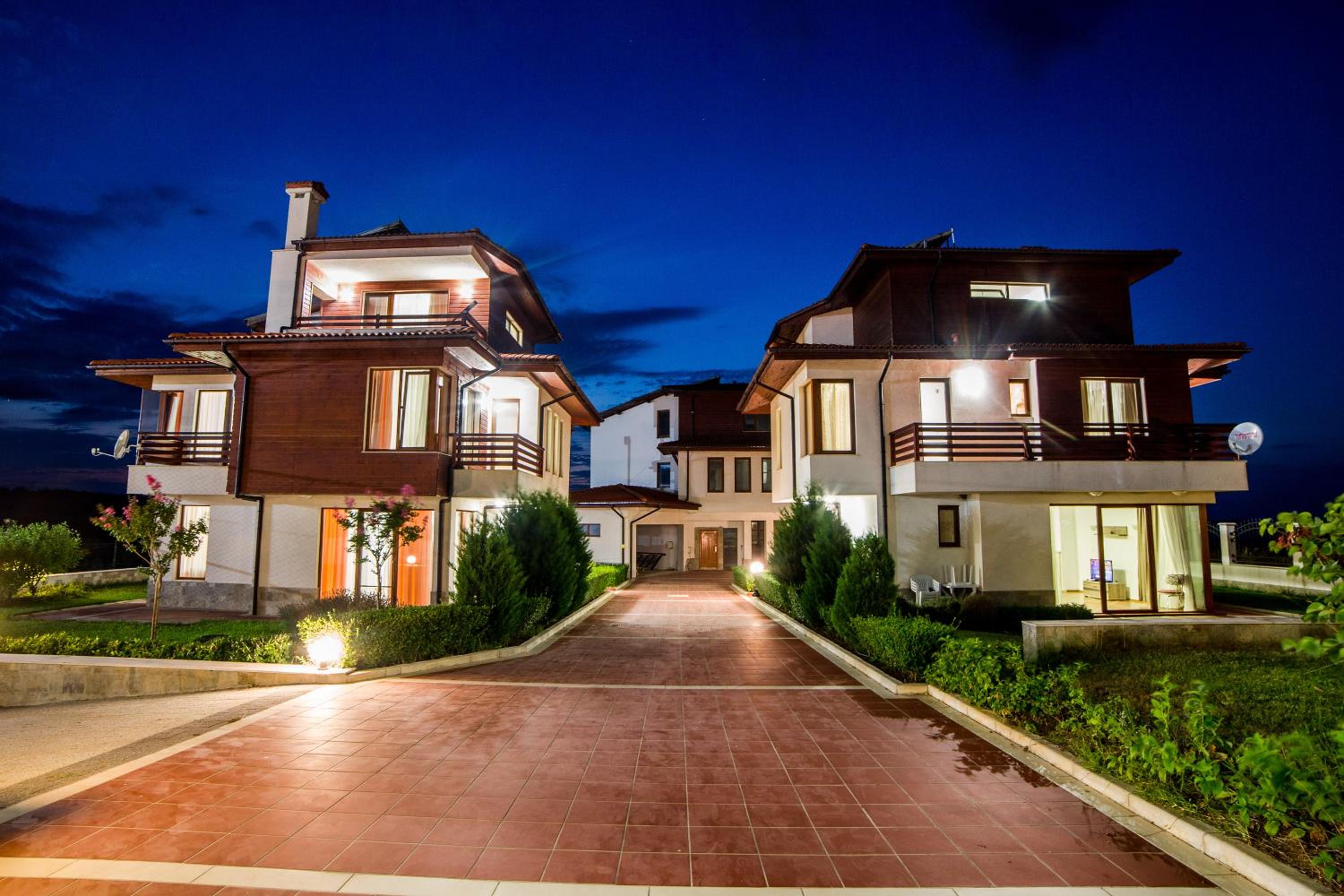 Four-Bedroom Villa photo 2