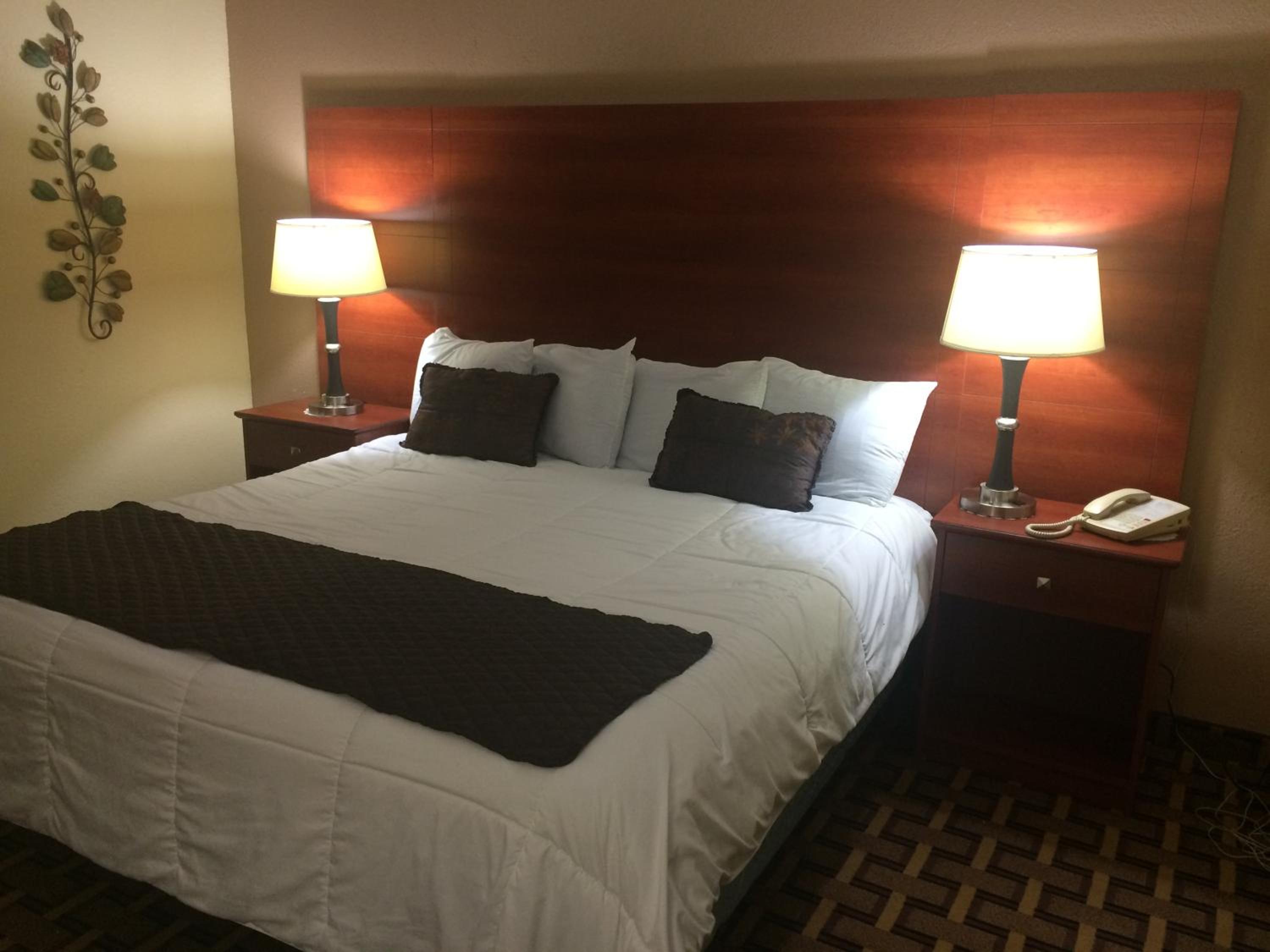King Room - Non-Smoking - Photo 1