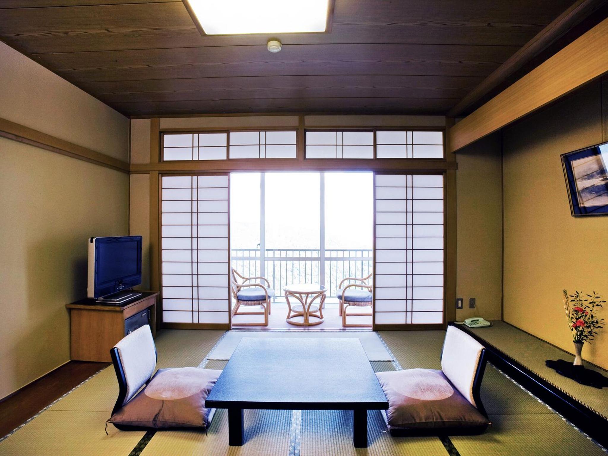 Standard Japanese-Style Room with Private Bathroom - Smoking photo 3