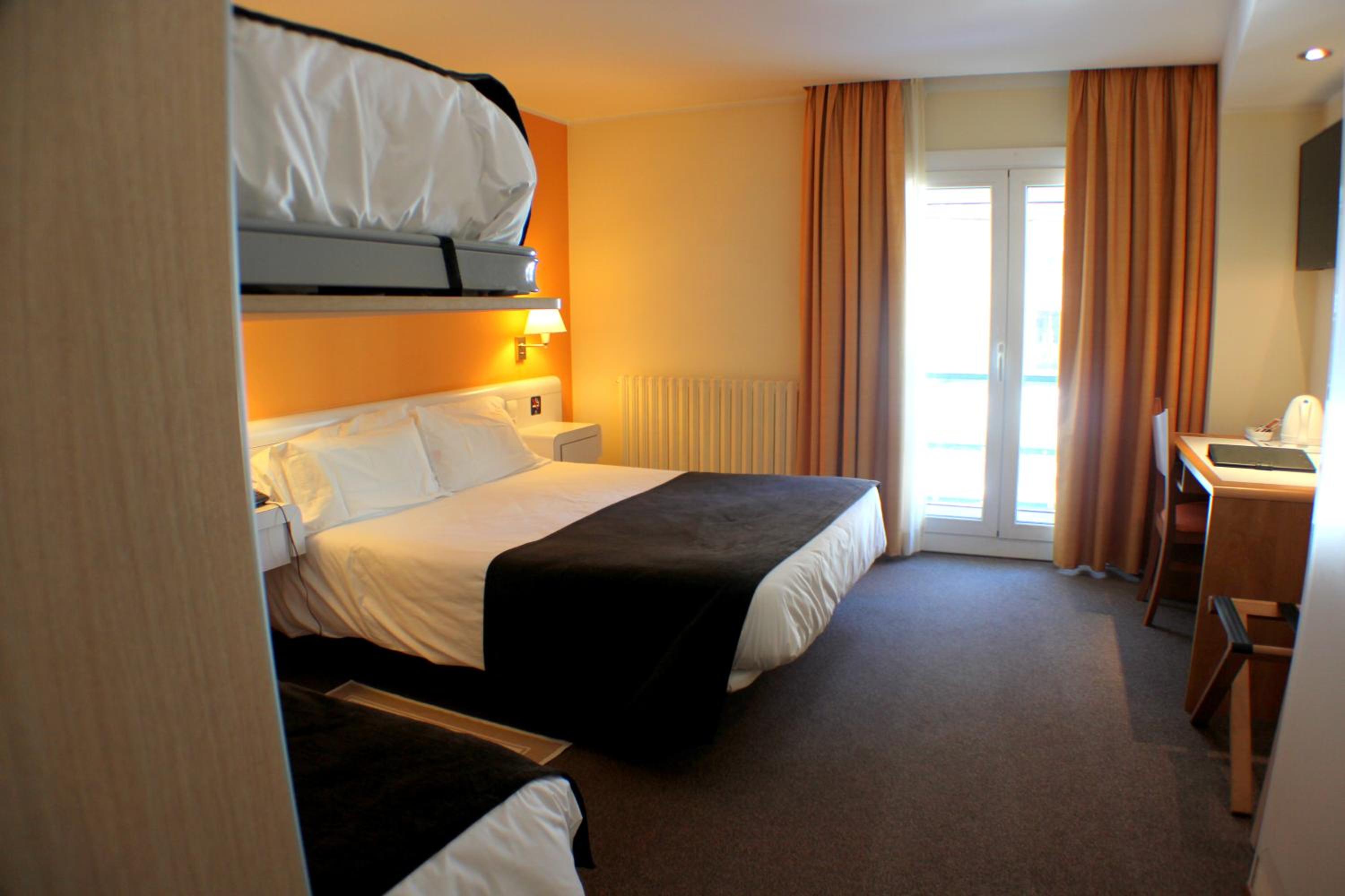 Economy Quadruple Room photo 2