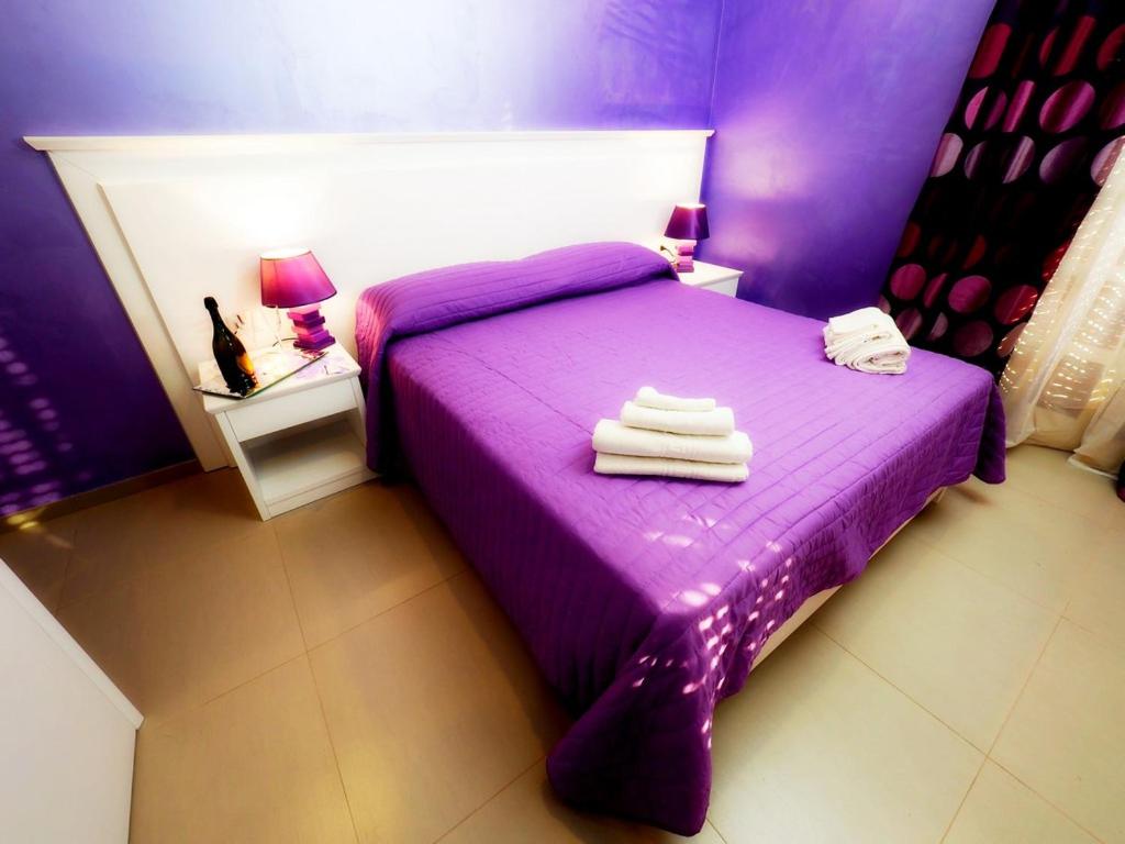 Double or Twin Room with Partial Sea View photo 2