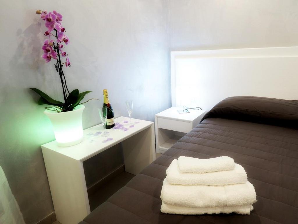 Double or Twin Room with Side Sea View photo 3