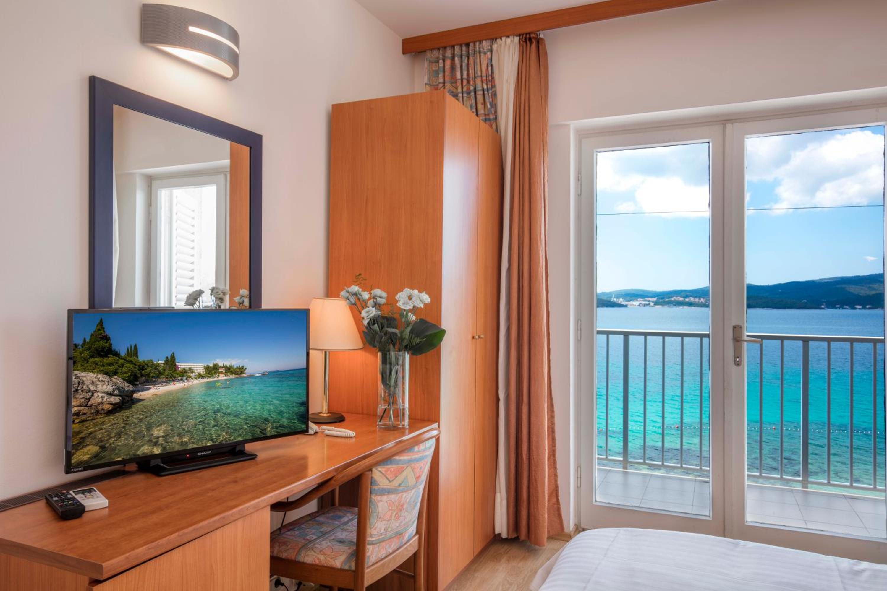 Comfort Double Room with Balcony and Sea View