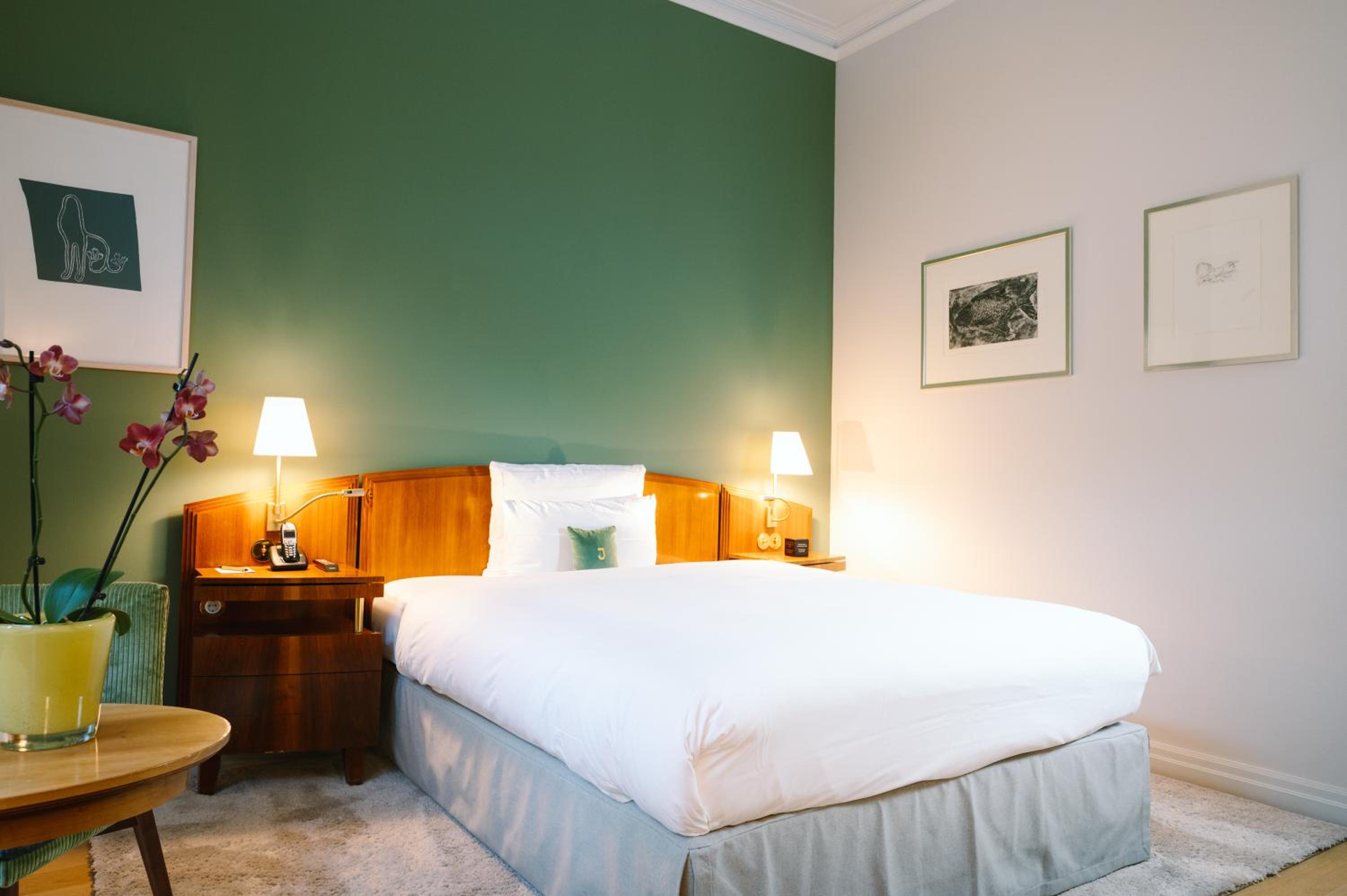 Standard Queen Room with City View photo 3