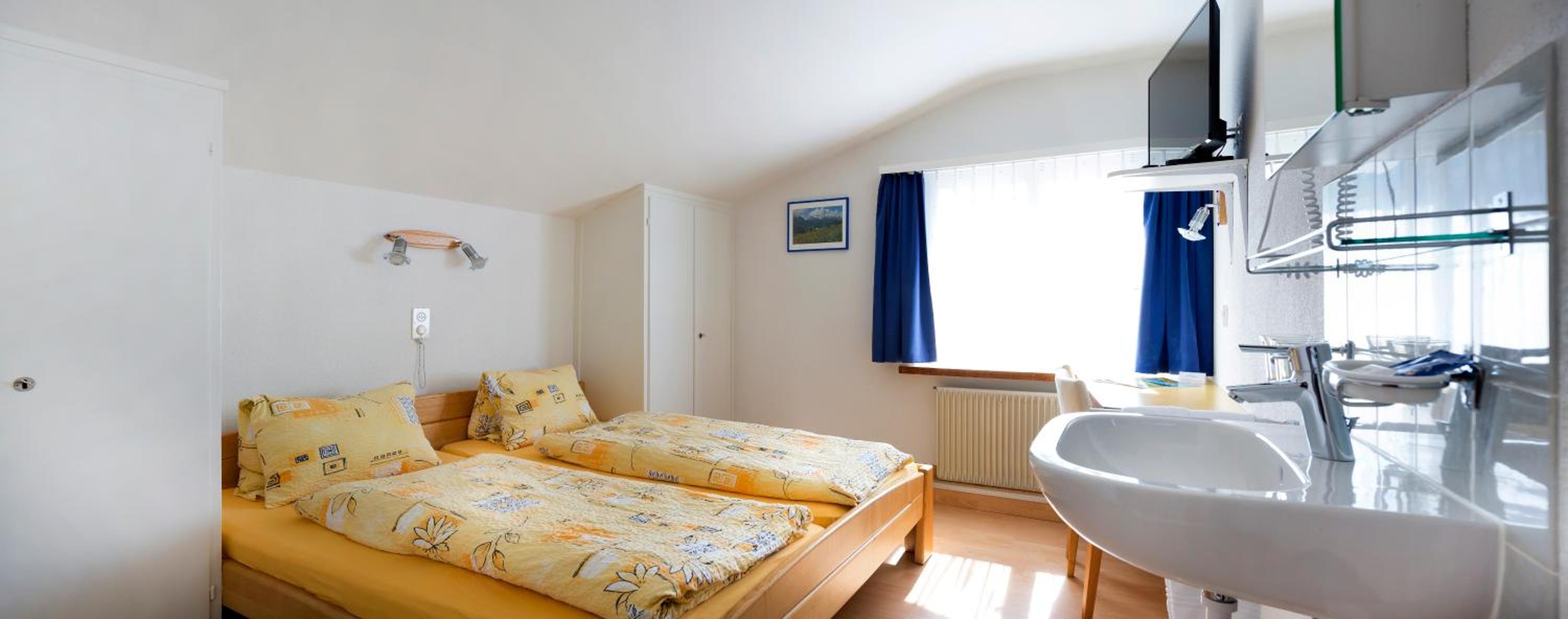 Standard Double Room - Photo 3
