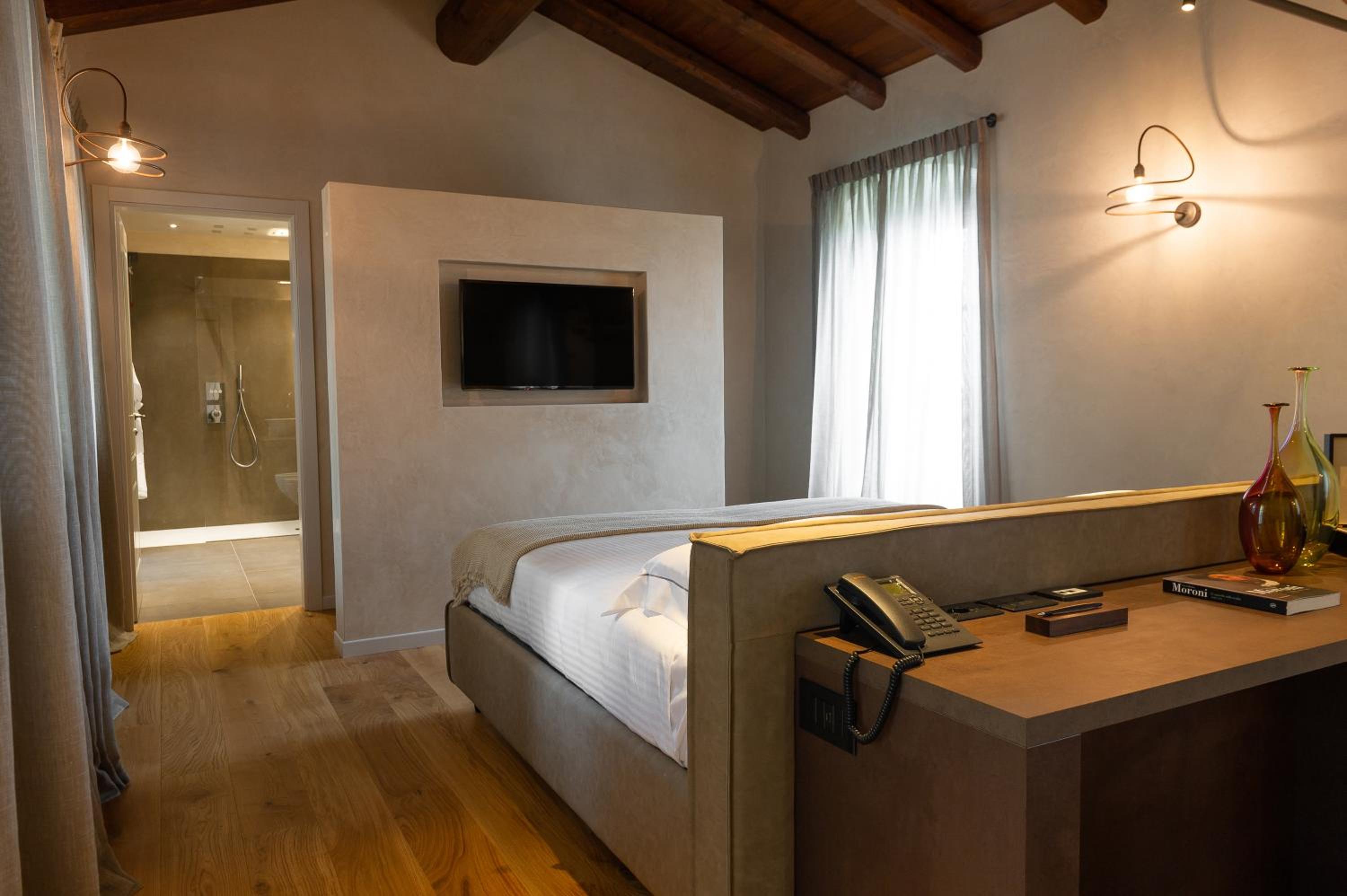 Deluxe Double or Twin Room with City View