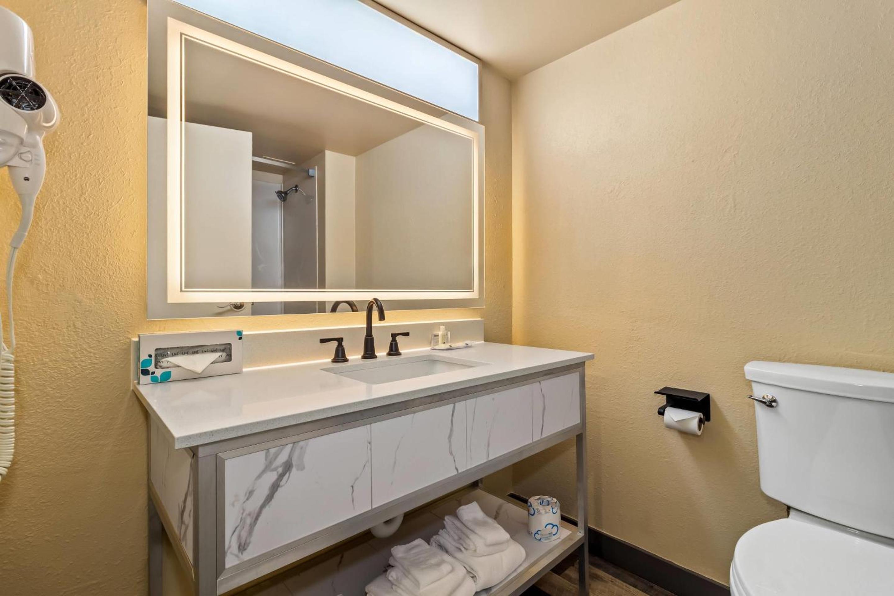 Double Room with Two Double Beds - Non-Smoking - Photo 6