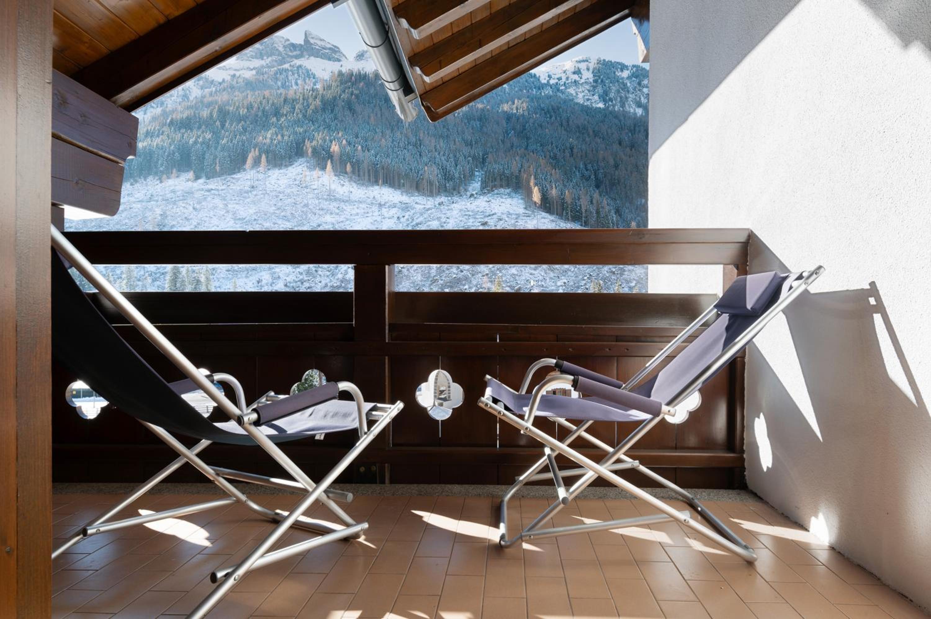 Two-Bedroom Deluxe Apartment with Balcony