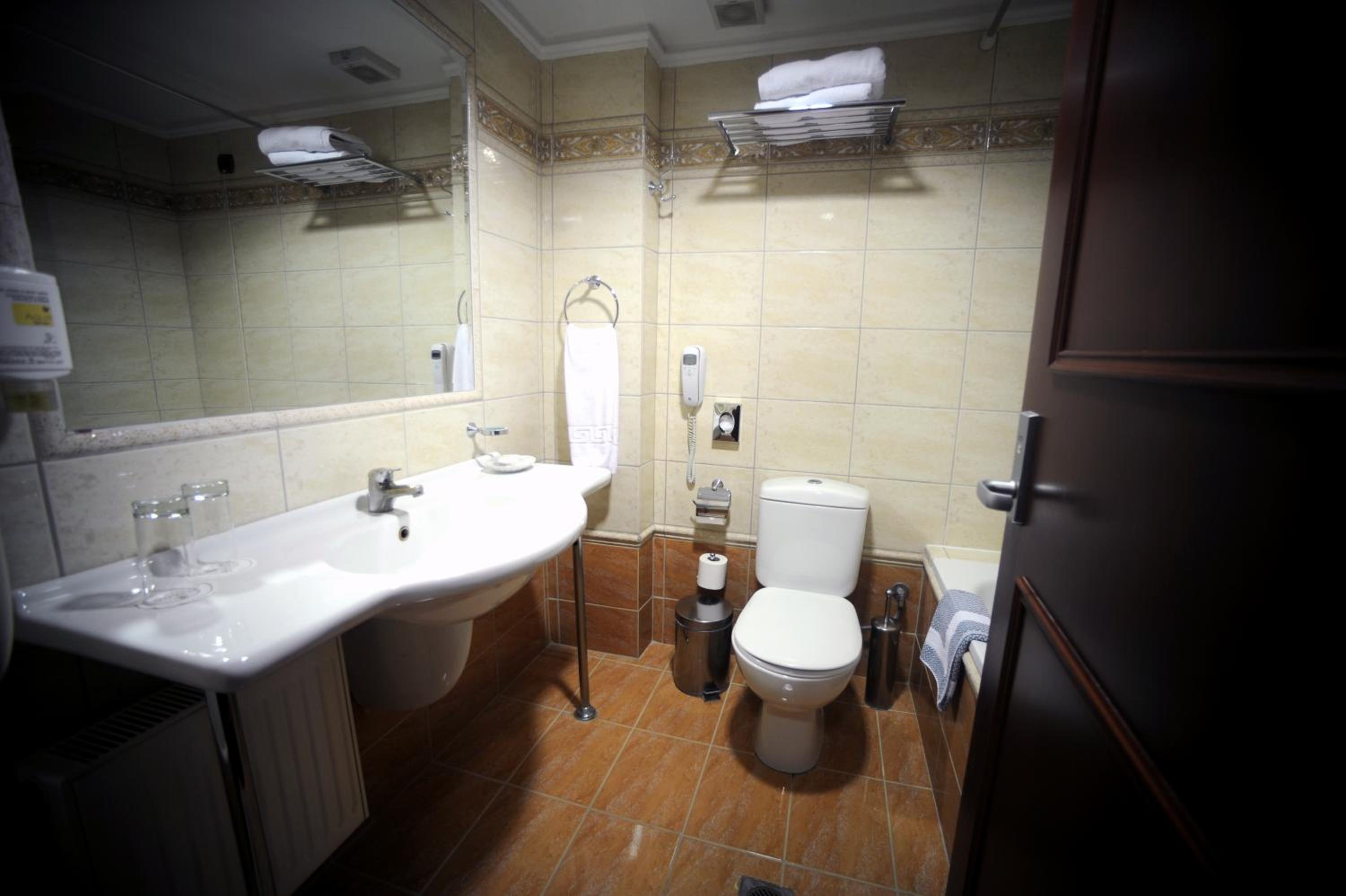 Standard Double Room with Balcony - Photo 6