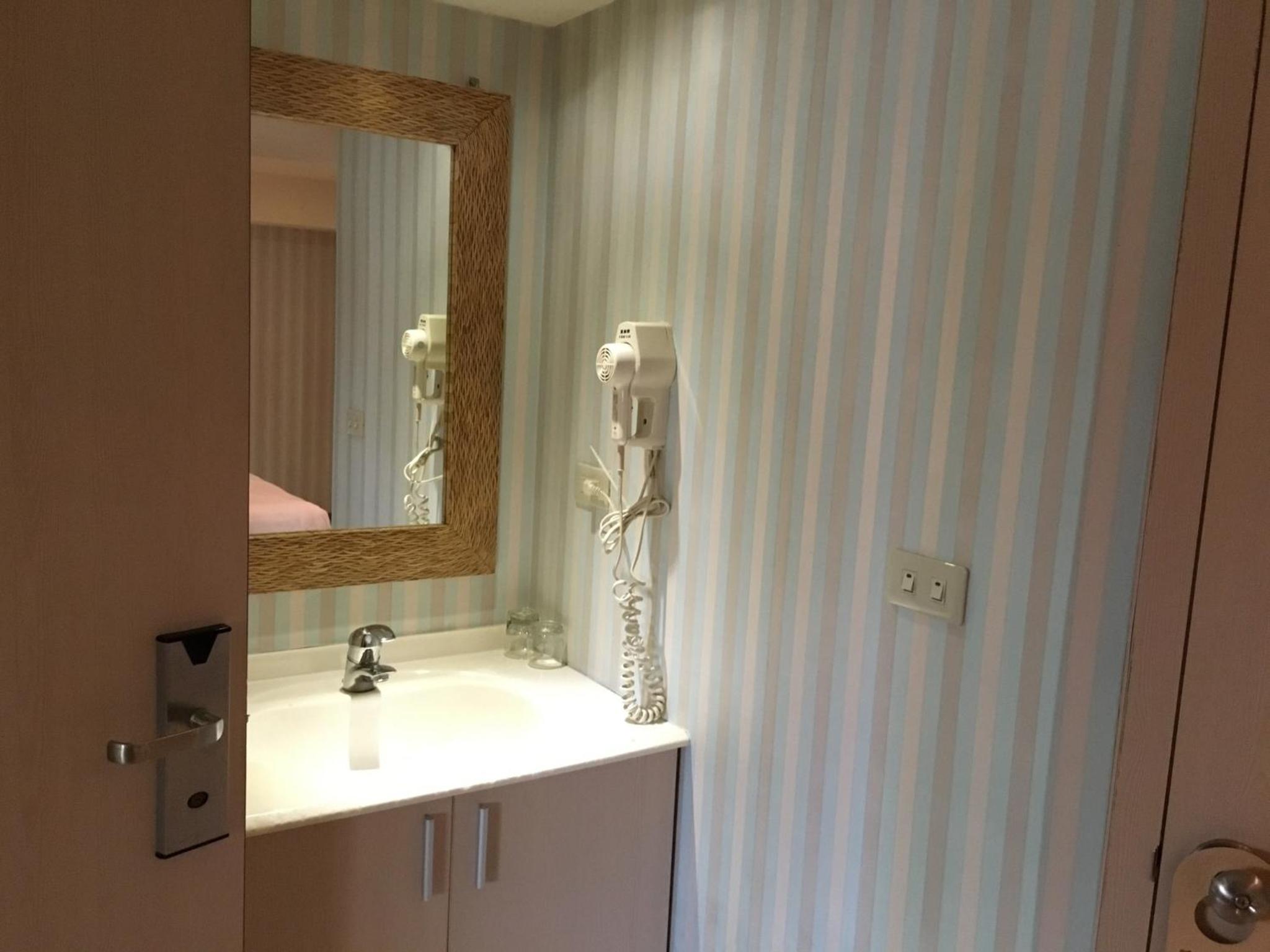 Deluxe Twin Room - Photo 2
