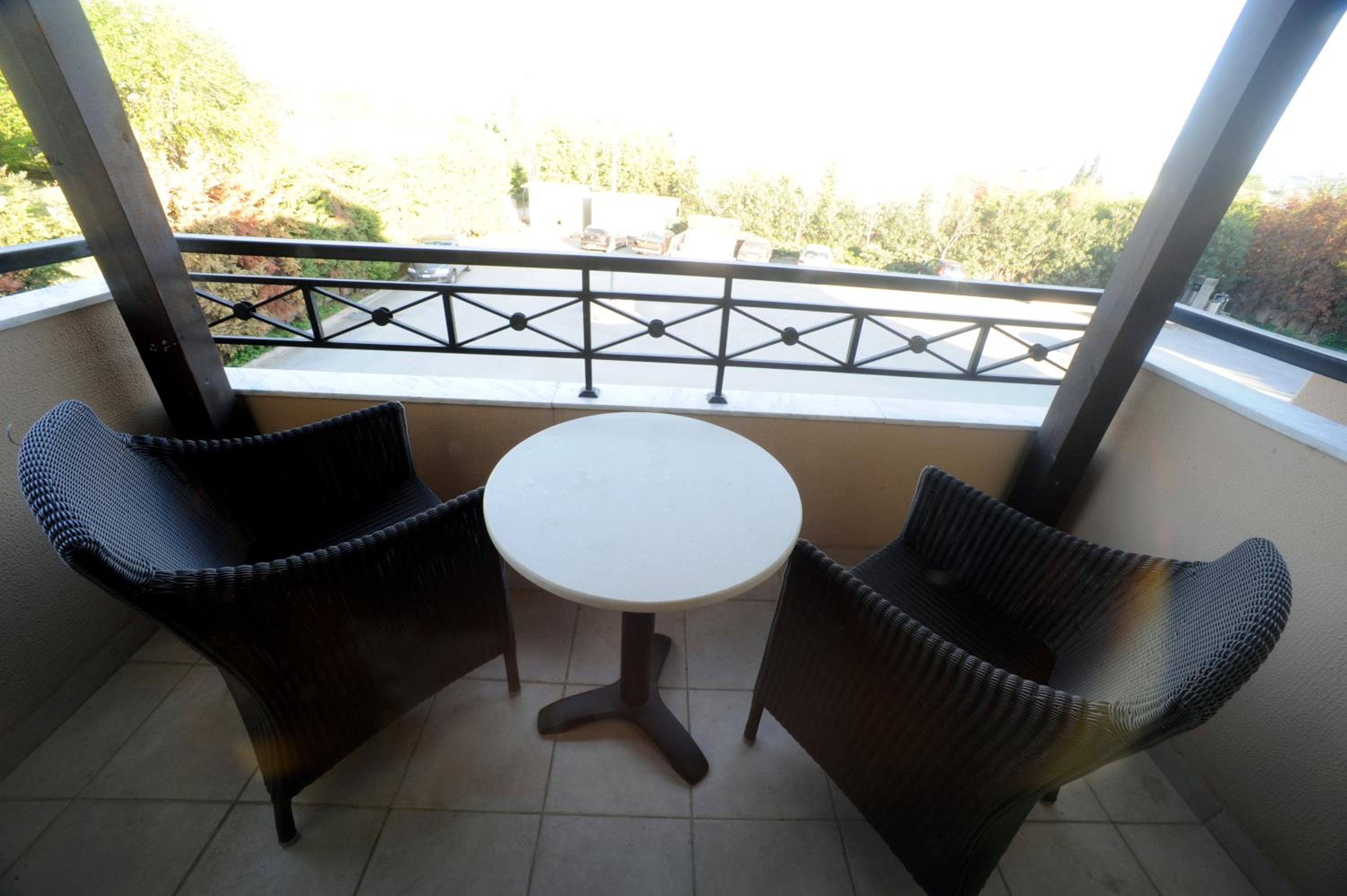 Standard Double Room with Balcony - Photo 4