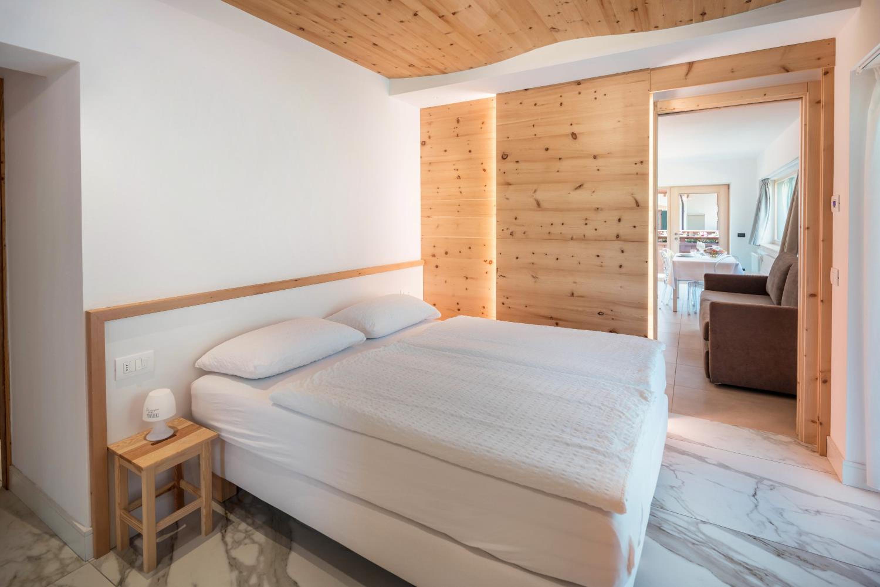 Two-Bedroom Deluxe Apartment with Garden View photo 1