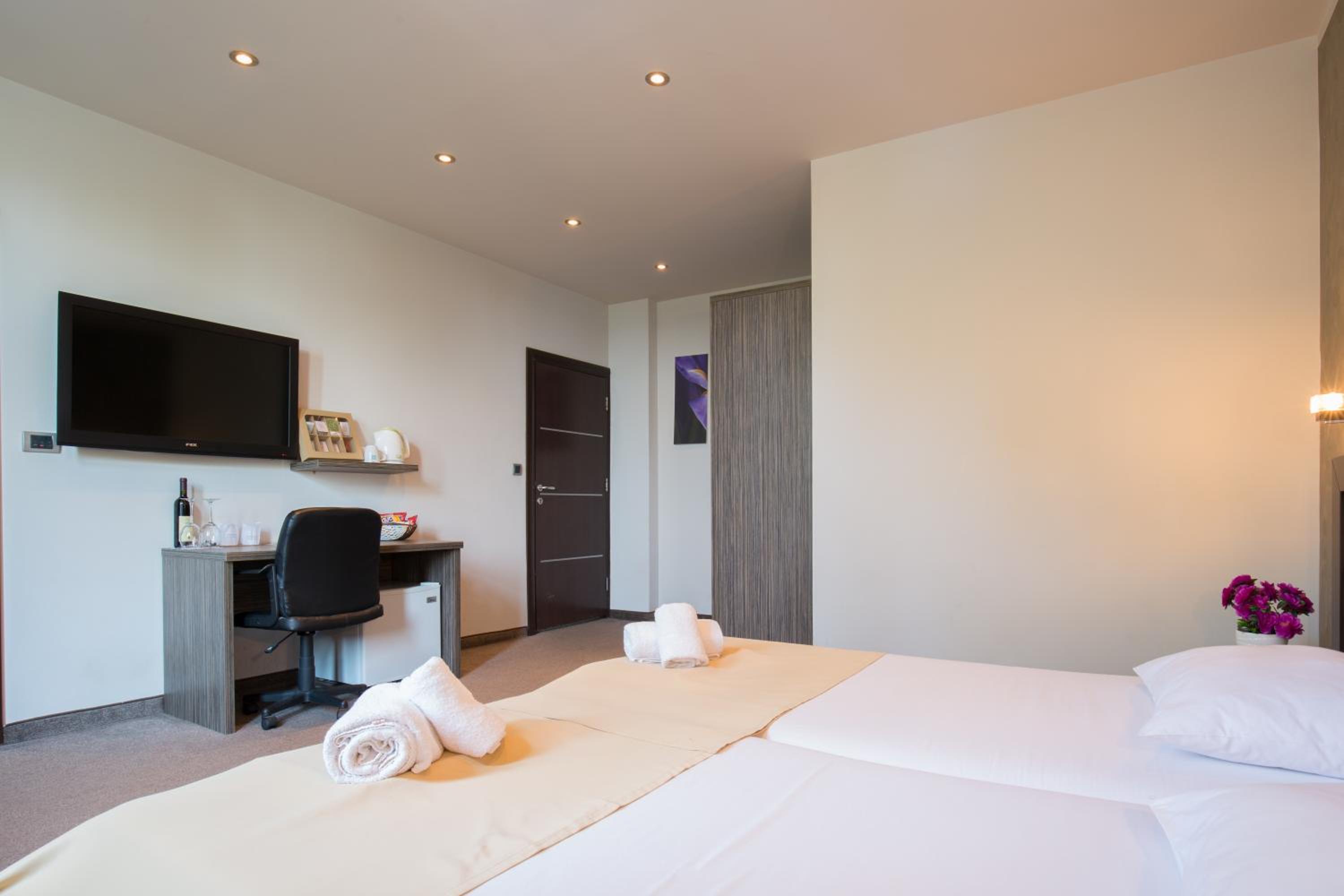 Special Offer - Suite with Jacuzzi photo 2
