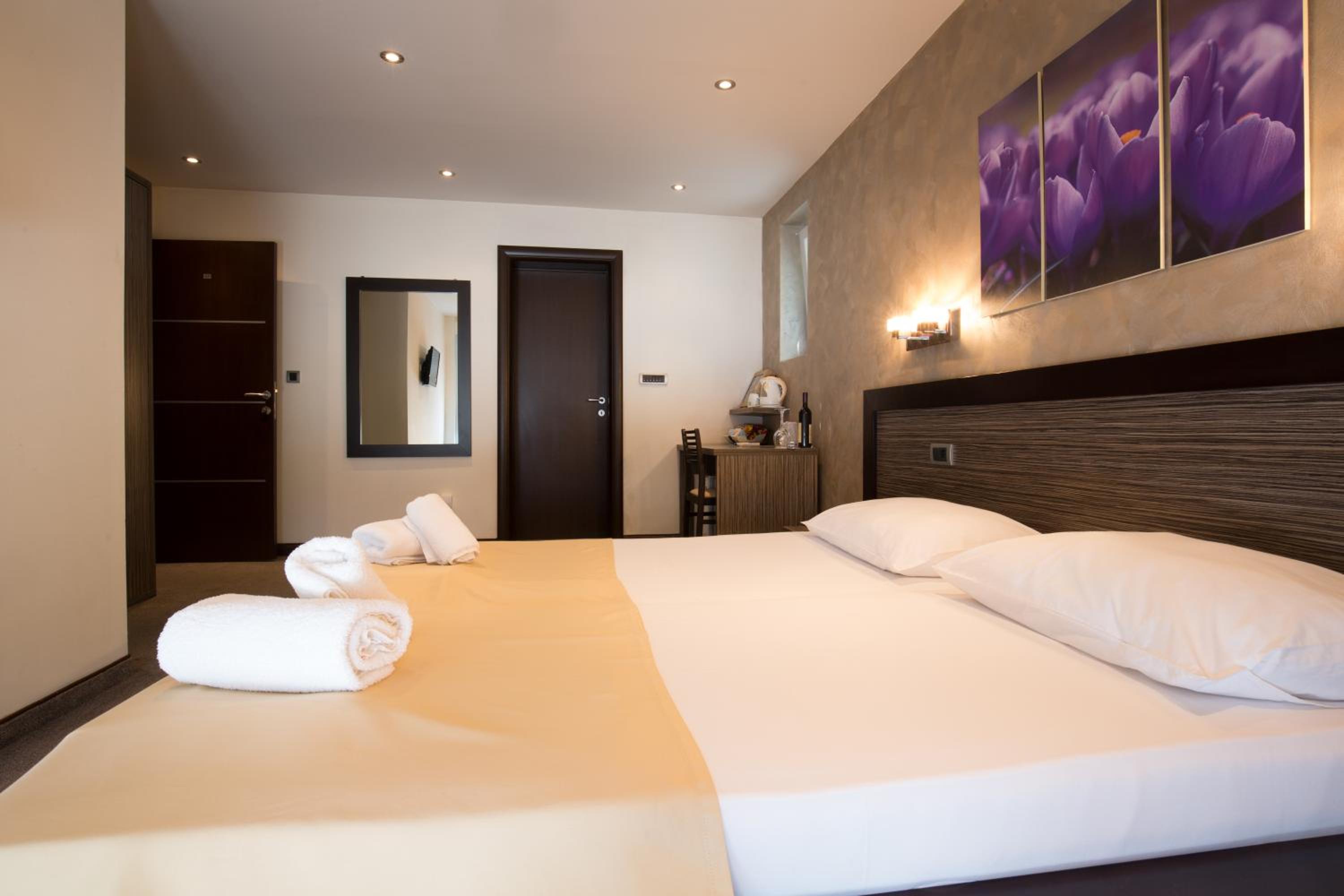 Standard Double or Twin Room photo 2