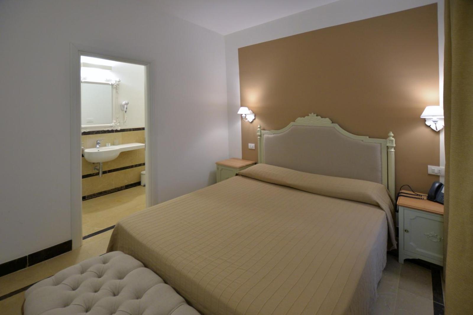 Classic Double or Twin Room - Photo 3