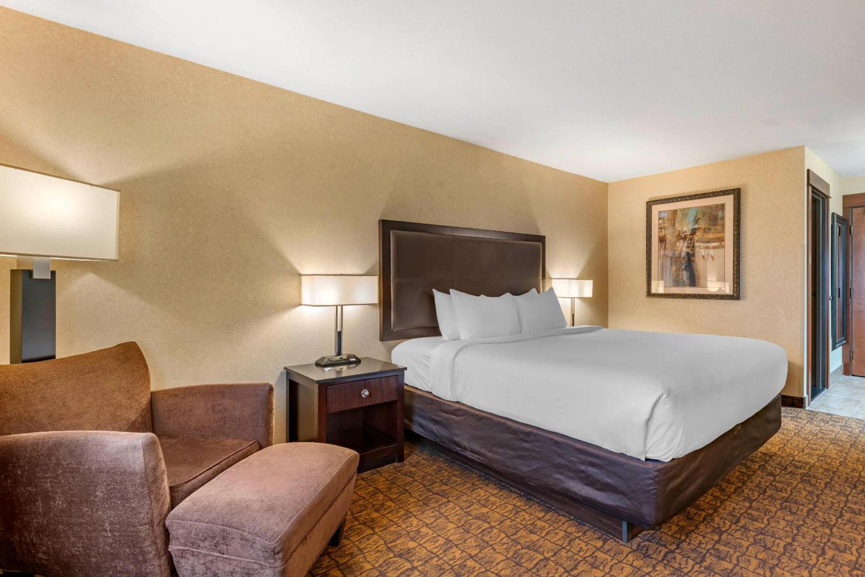 King Room with Tub - Disability Access/Non Smoking photo 3