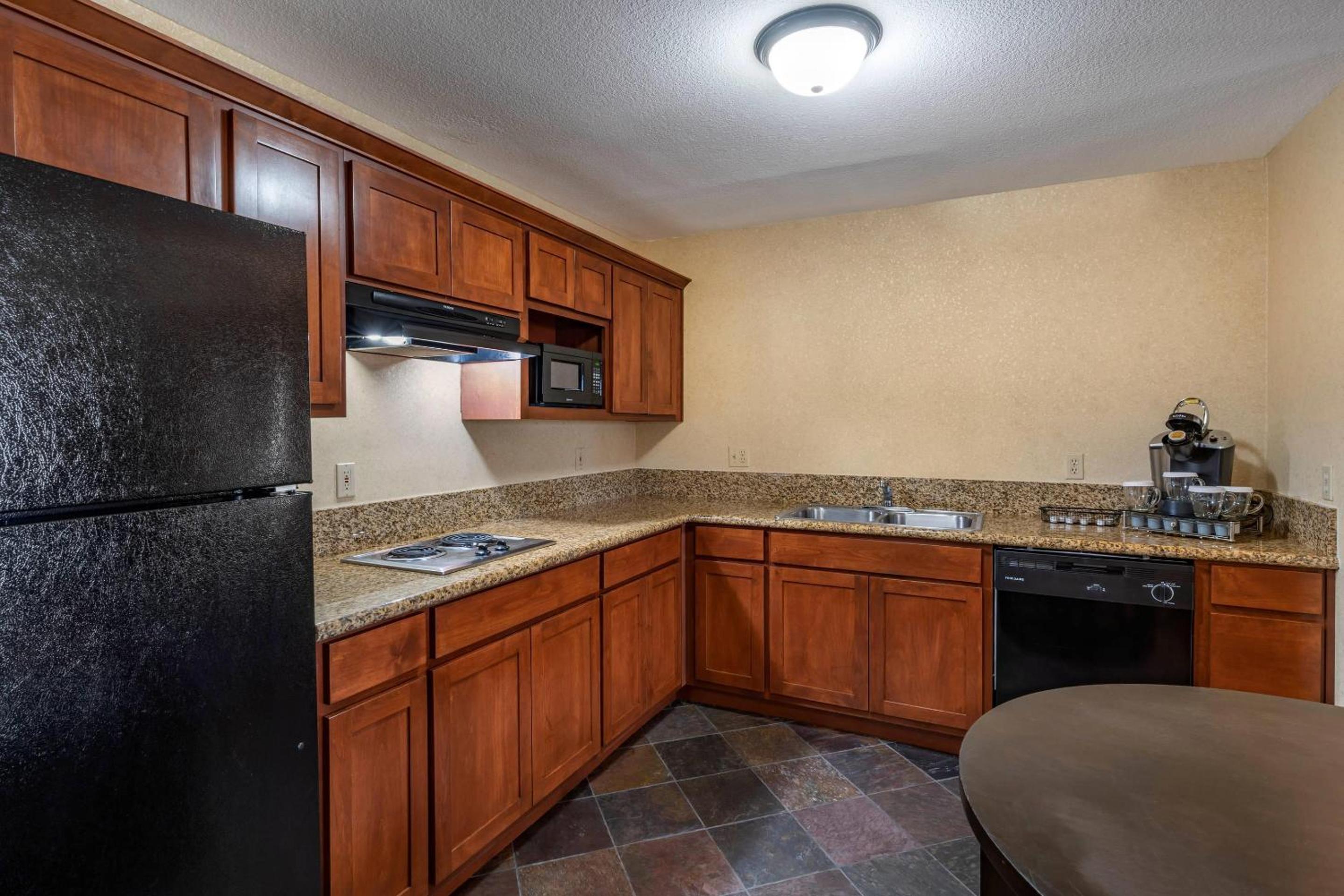 Efficiency King Suite with River View - Non Smoking photo 2