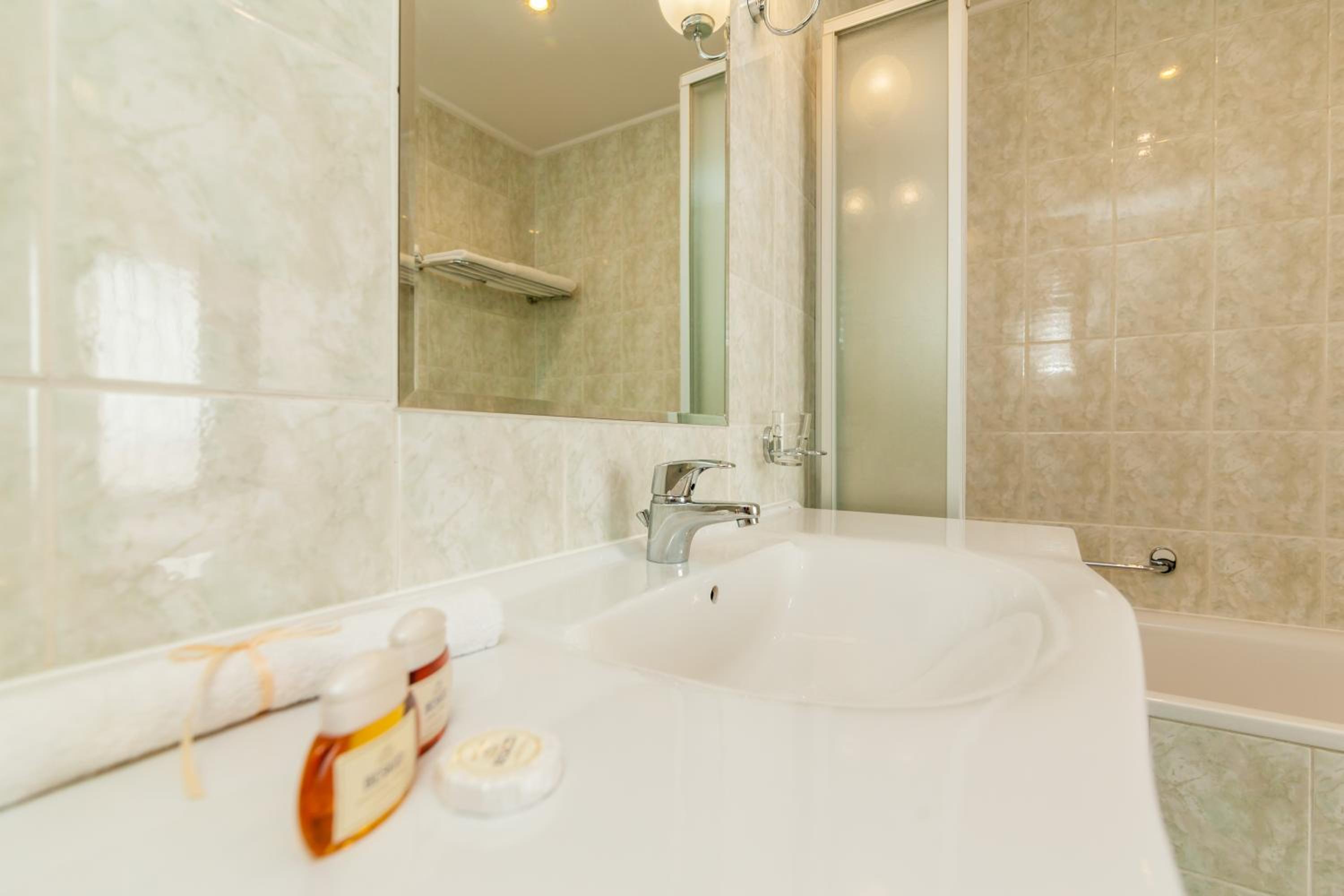 Double or Twin Room photo 2