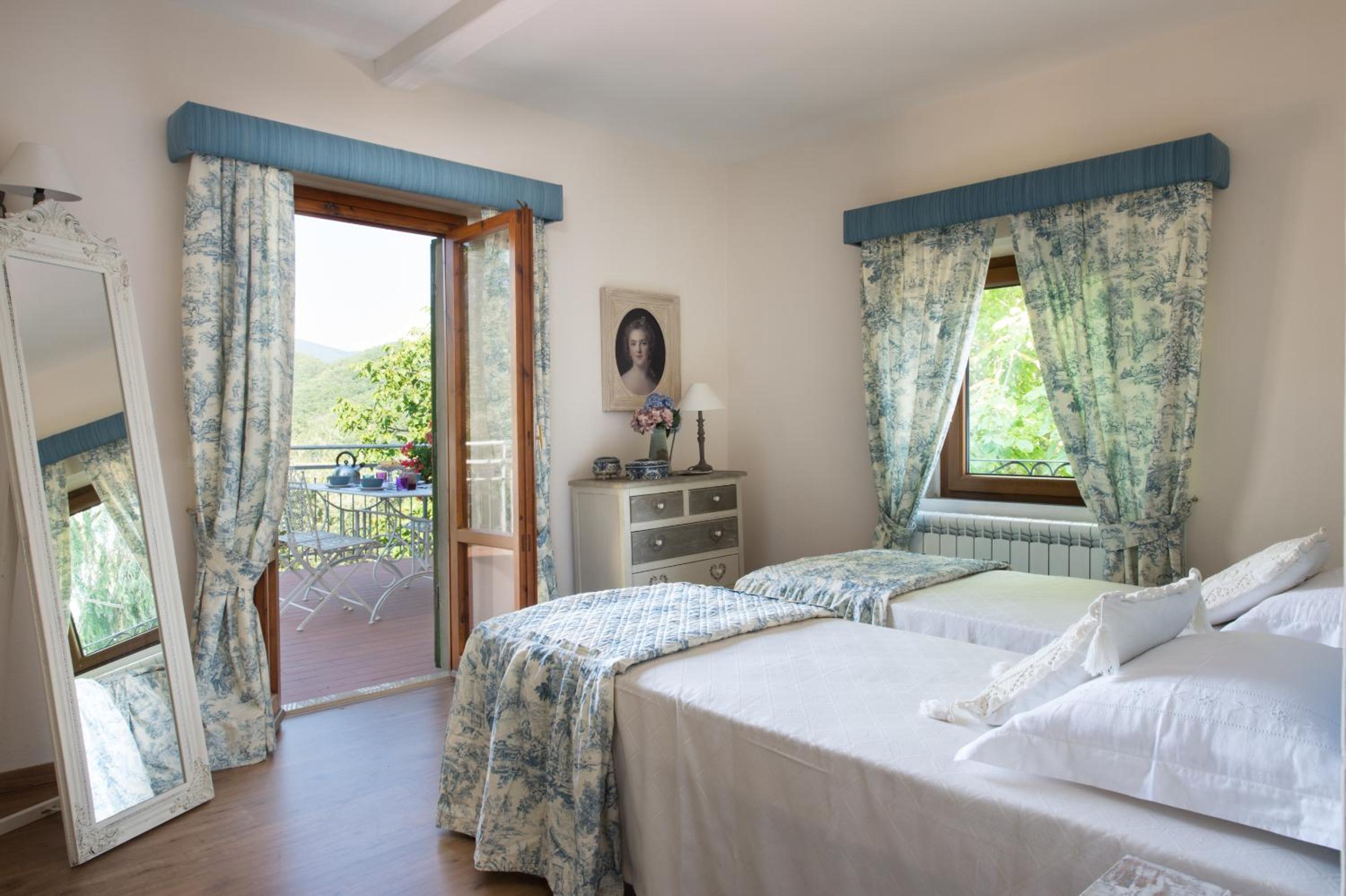 Three-Bedroom Apartment with Balcony photo 2