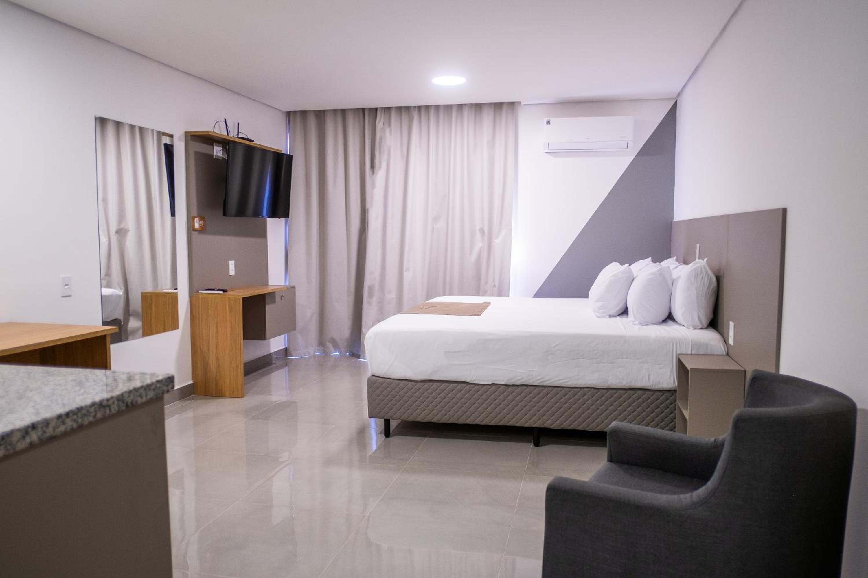 Standard King Room photo 1