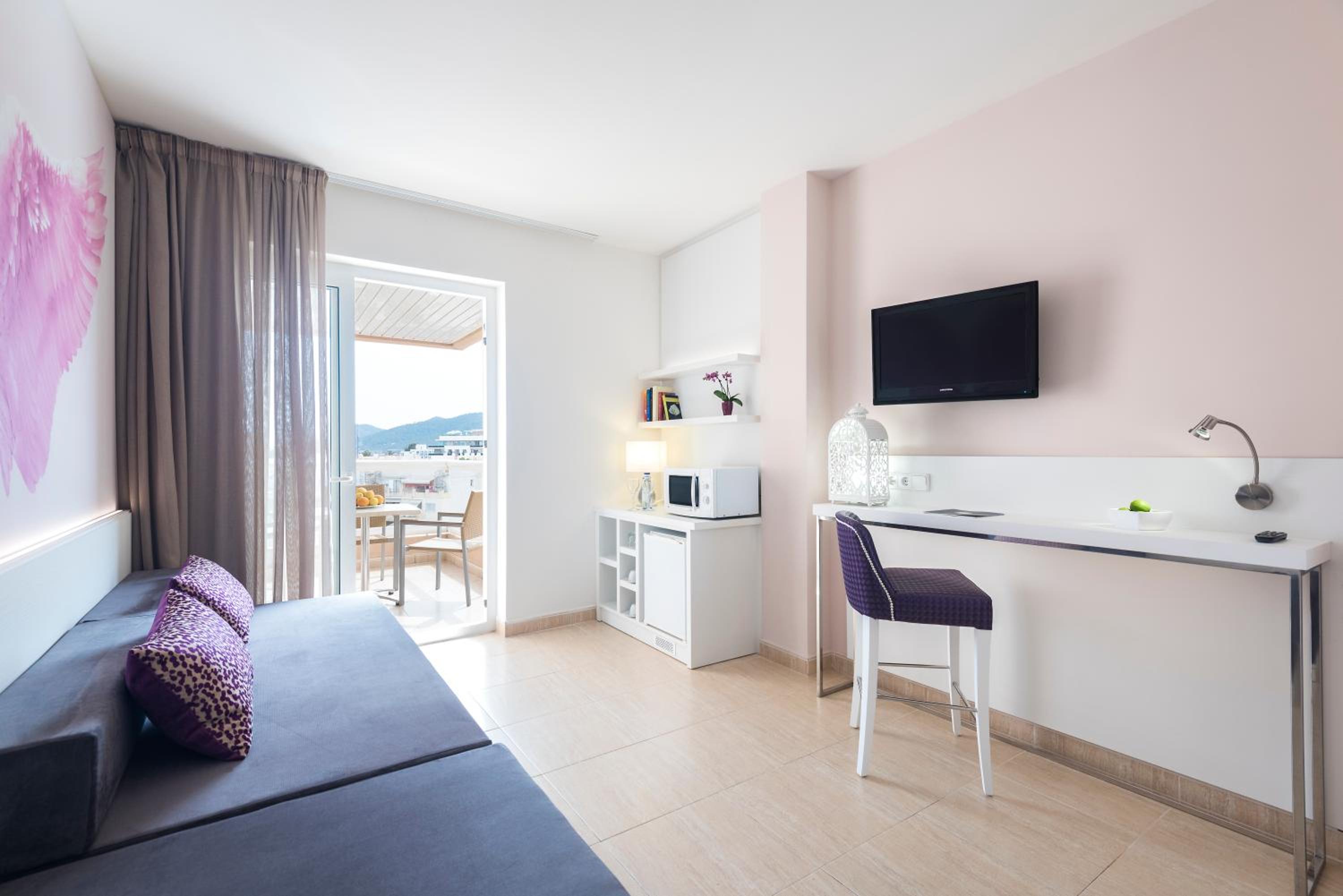 Suite with Side Sea View
