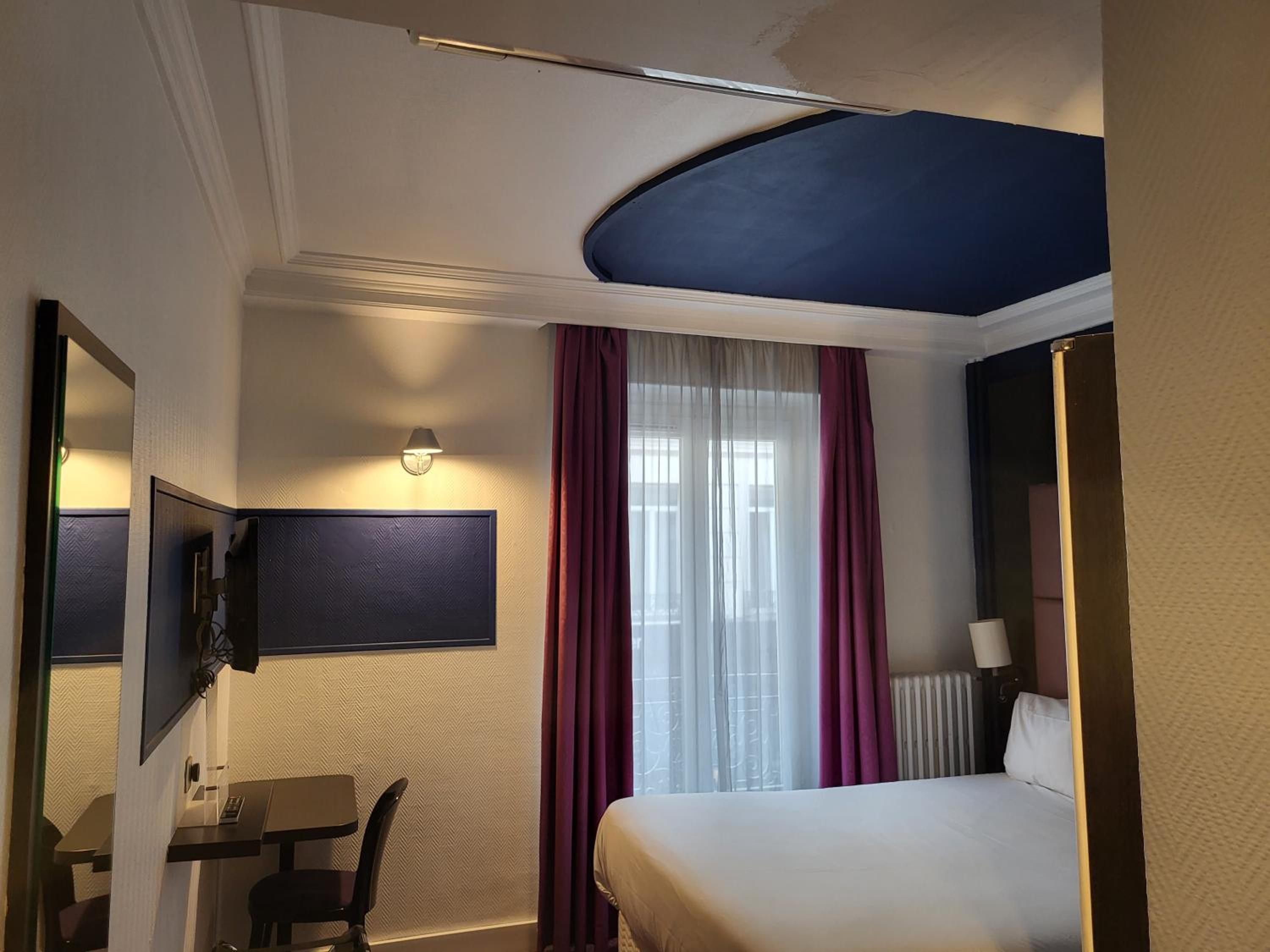 Double Room - Disability Access photo 3