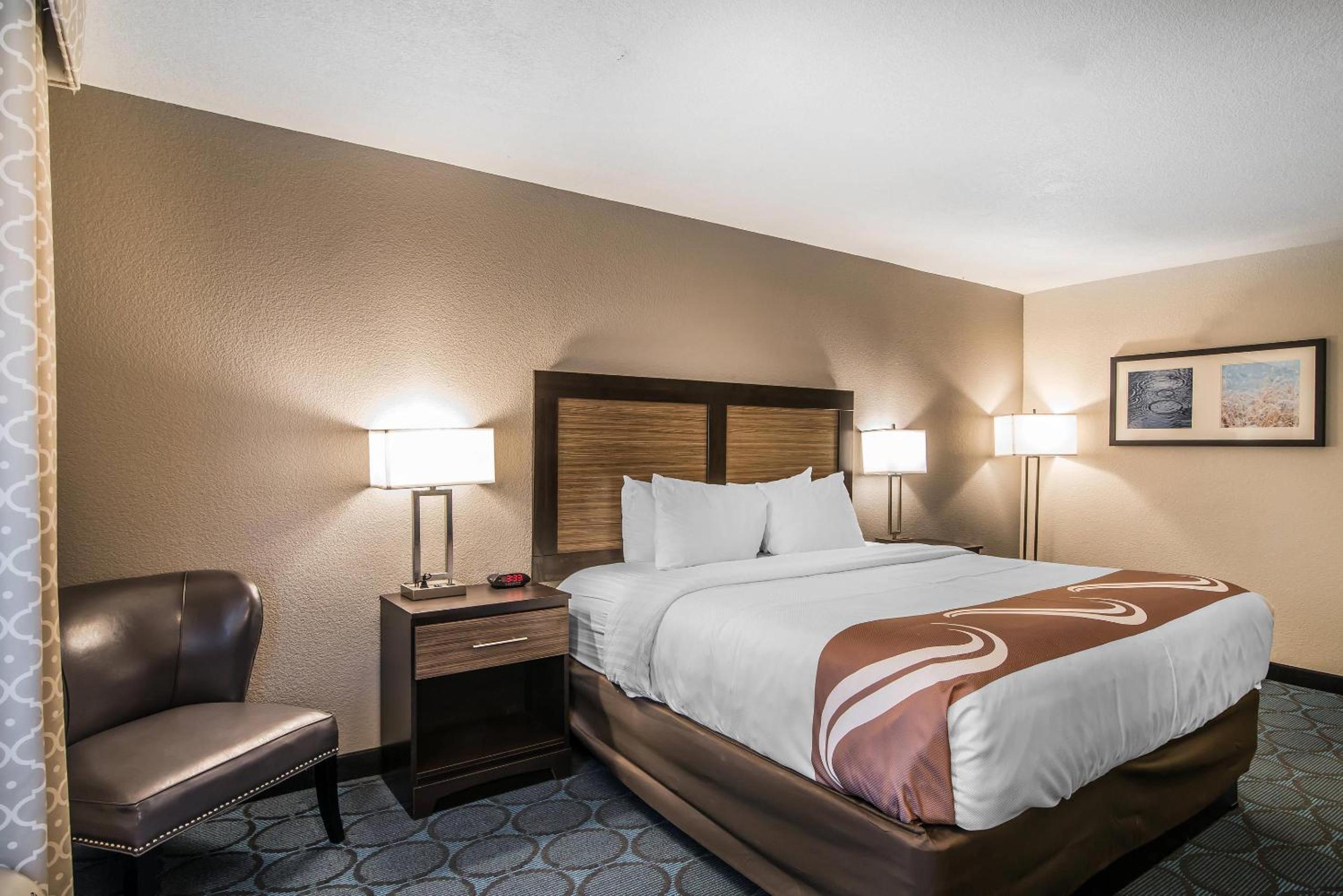 King Suite - Accessible/Non-Smoking - Photo 1