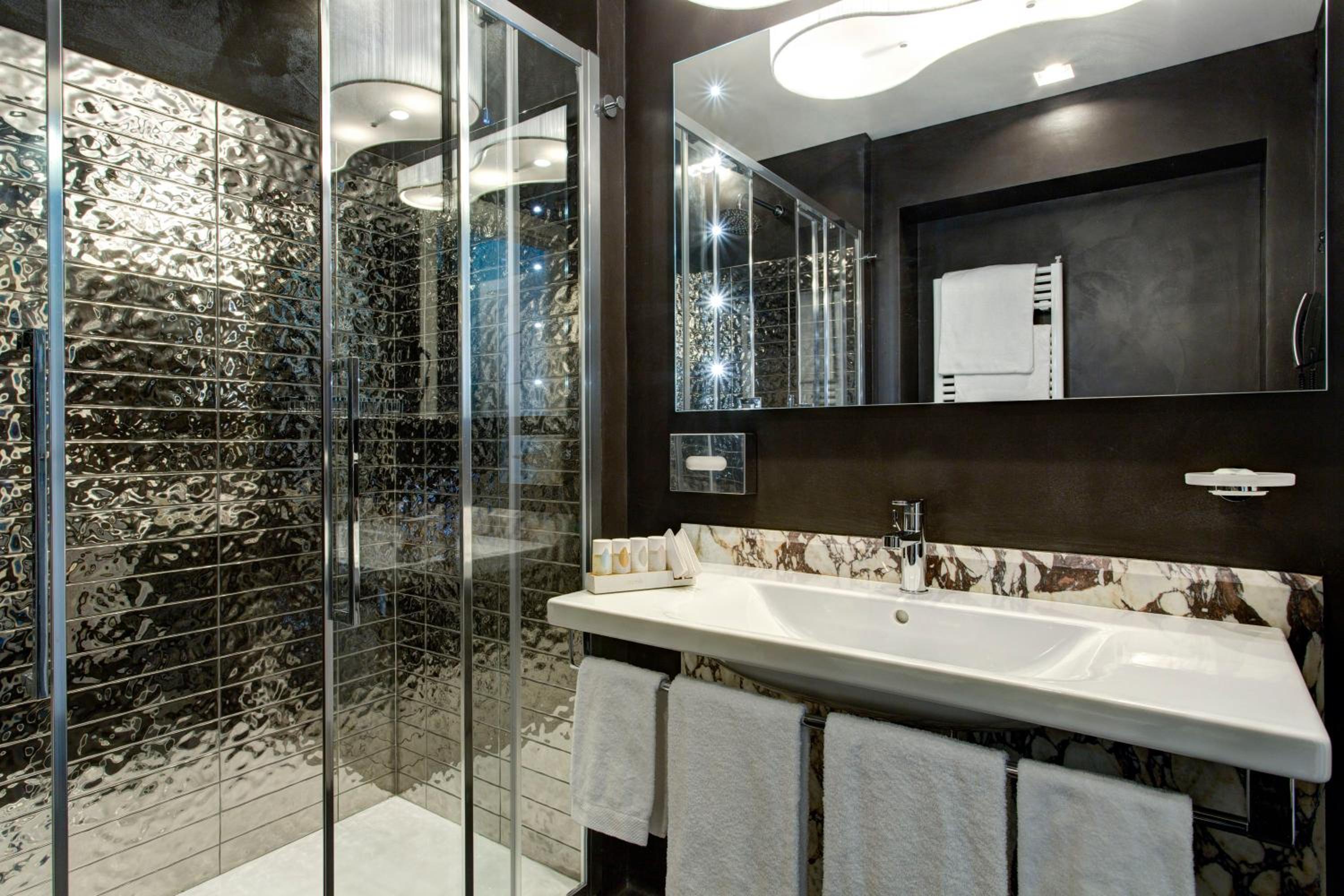 Premium Double or Twin Room photo 2