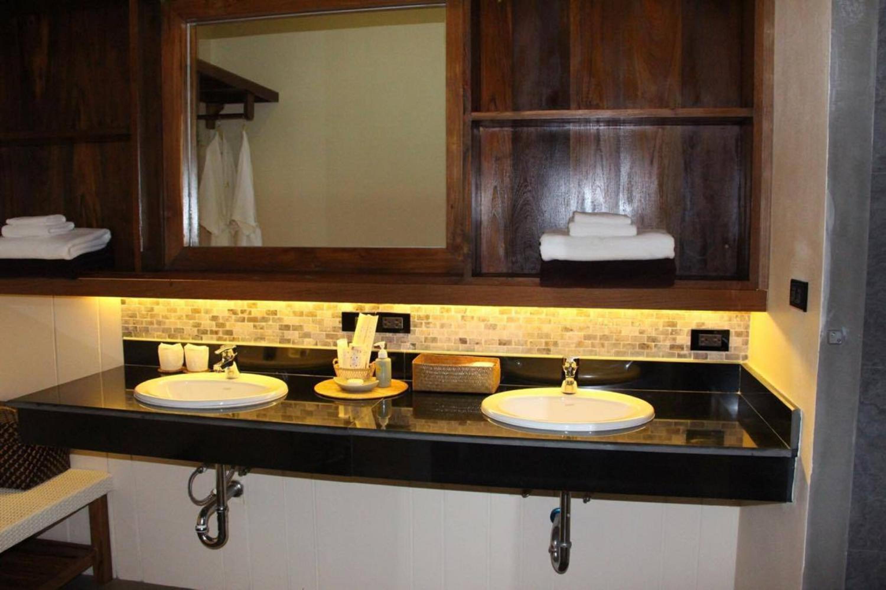 Deluxe Sea View with Spa Bath photo 2